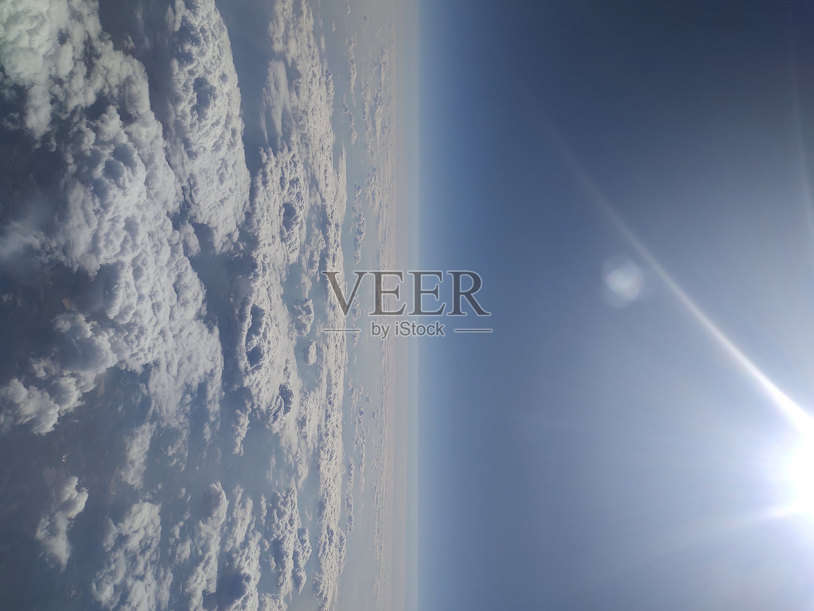 在云层之上照片摄影图片