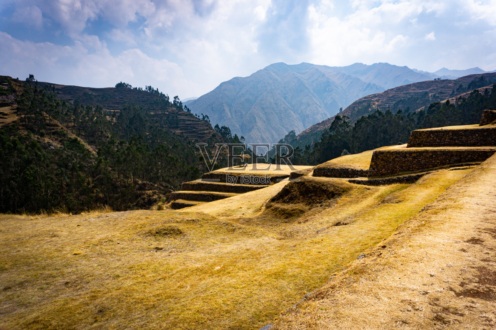 秘鲁钦切罗的梯田，标志性的圣谷地标，保留了印加农业的遗产照片摄影图片