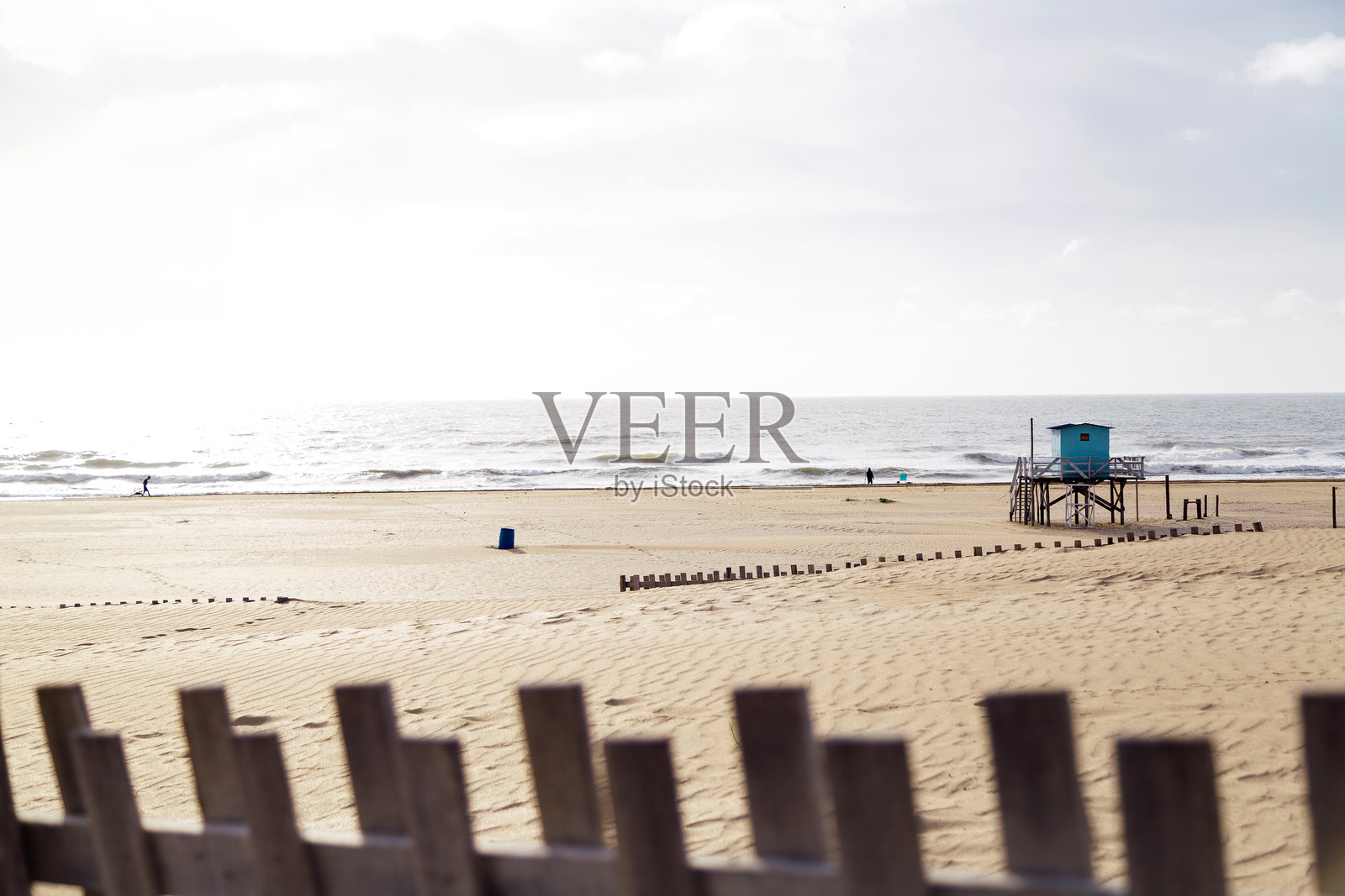 美丽的夏日海滩早晨，阿根廷蓝海。照片摄影图片