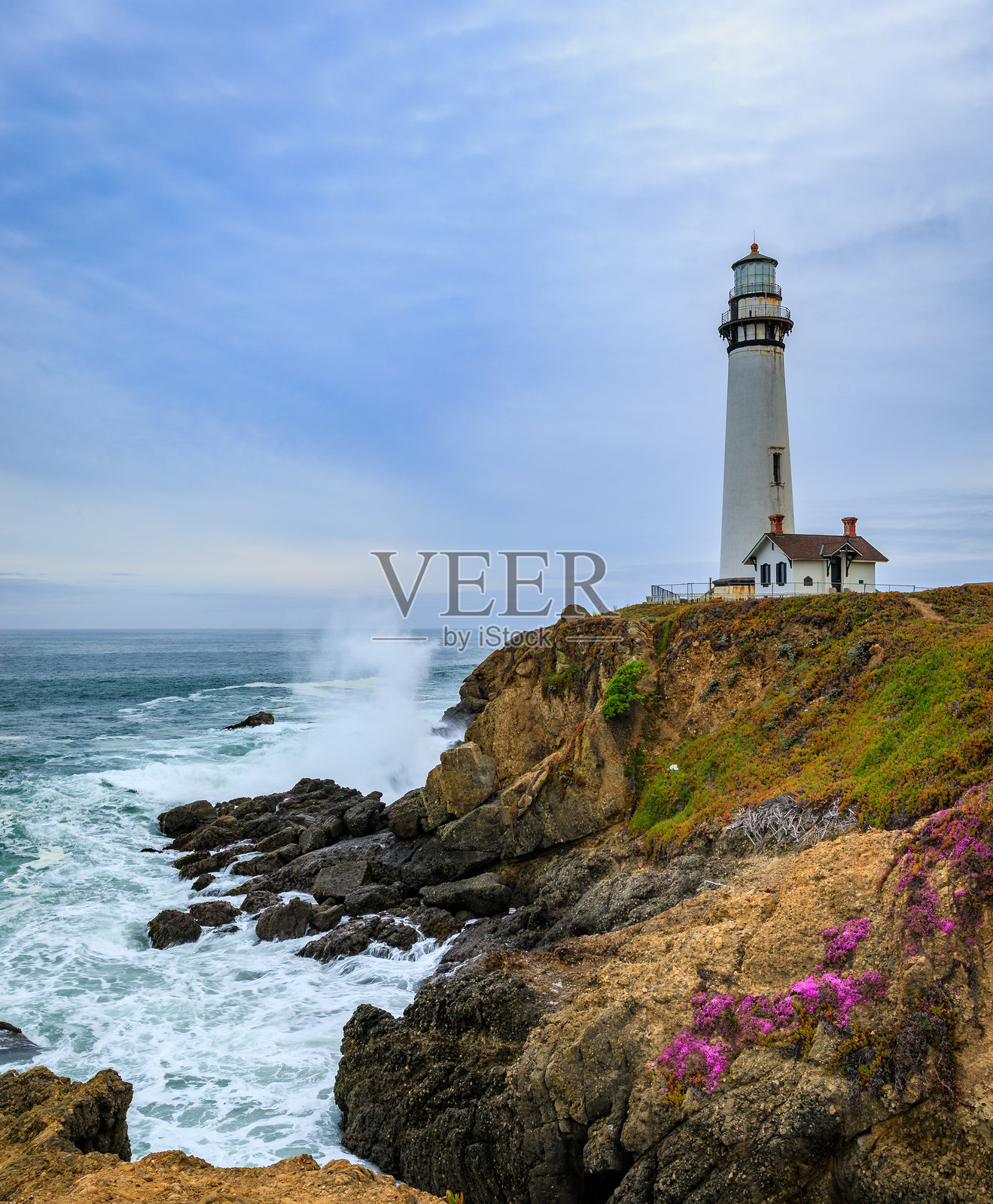 加州北部太平洋海岸的鸽子点灯塔，日落前的景象照片摄影图片