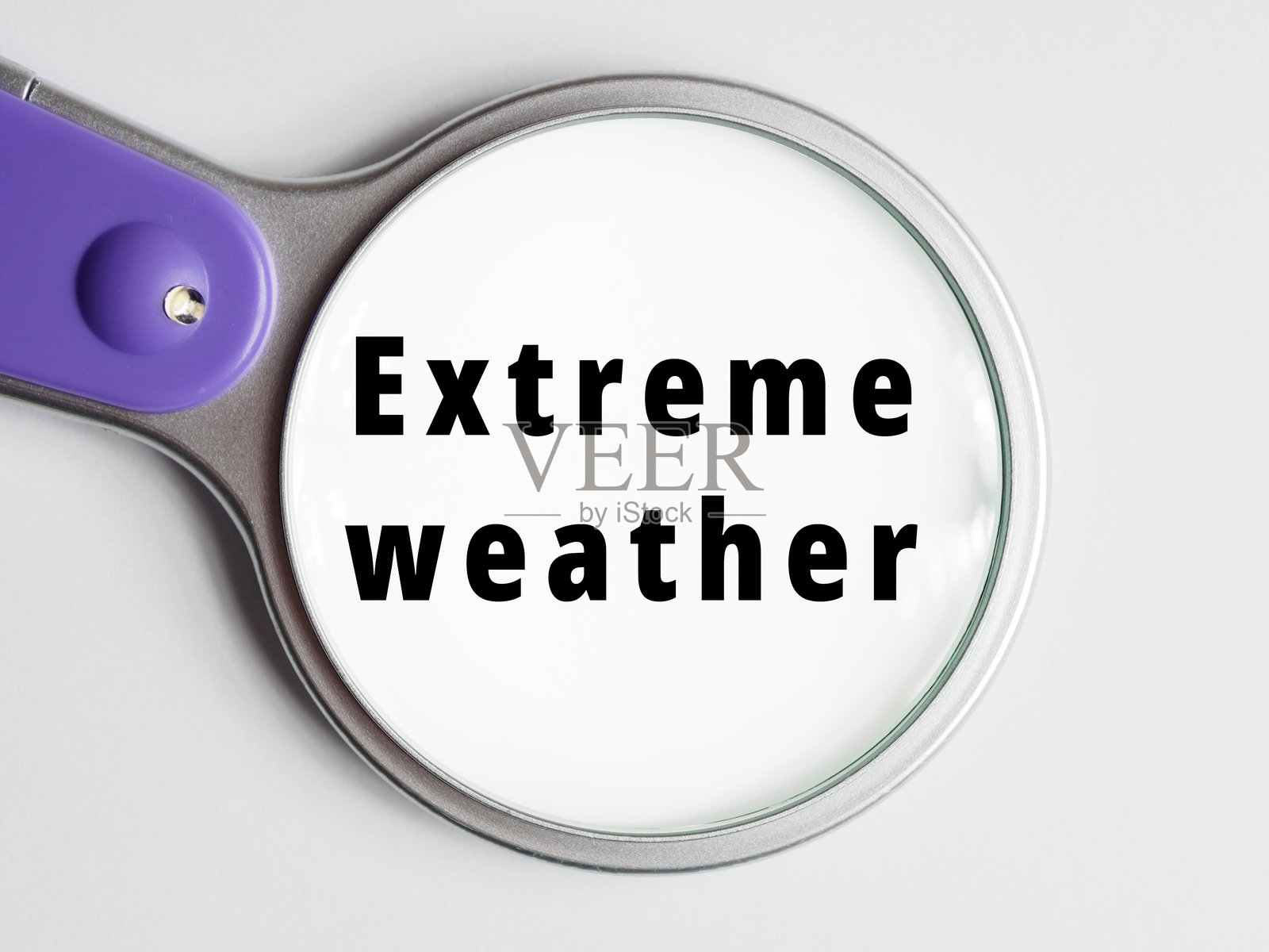 通过放大镜背景观察极端天气文本照片摄影图片