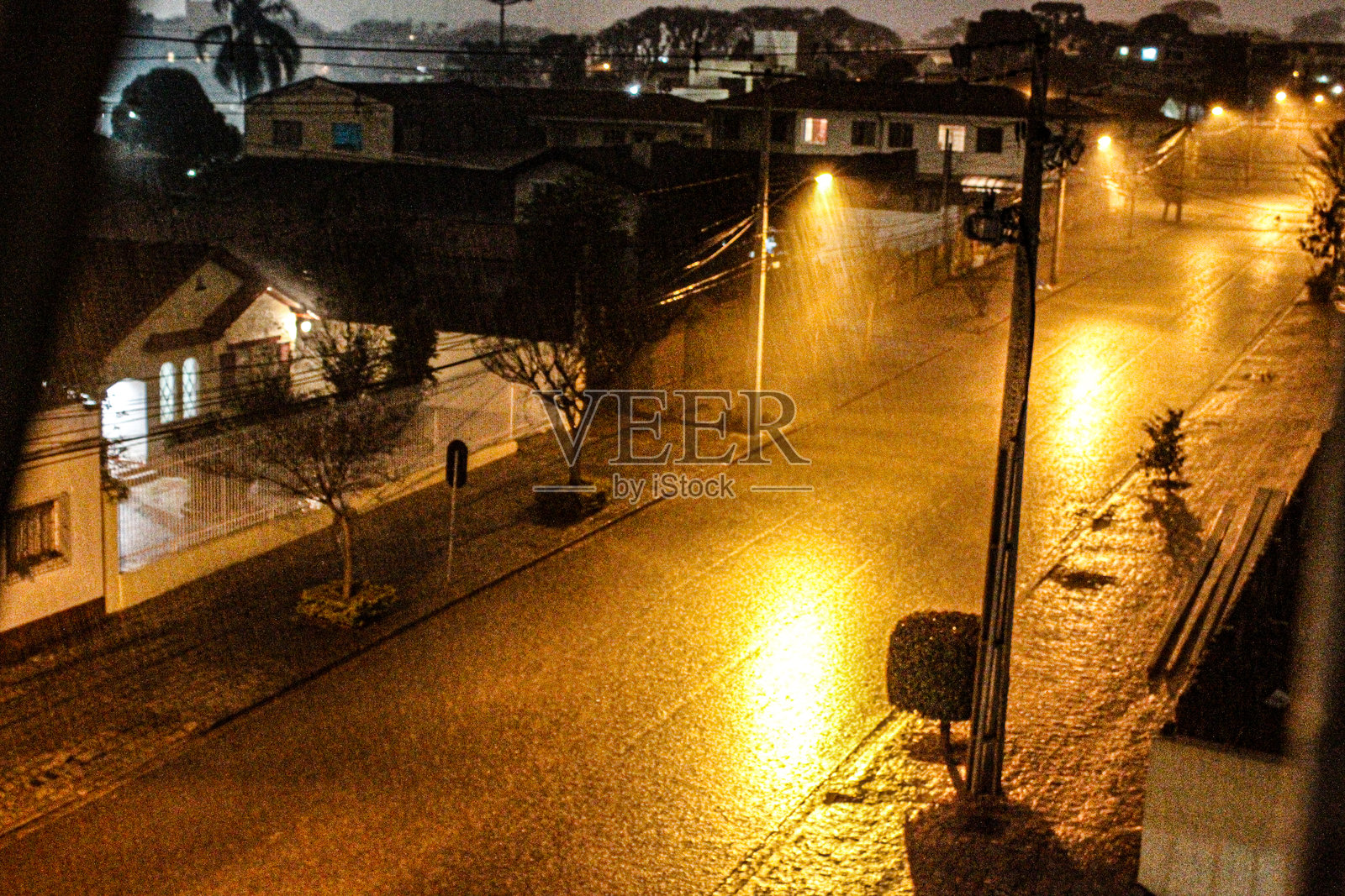 库里提巴的雨照片摄影图片