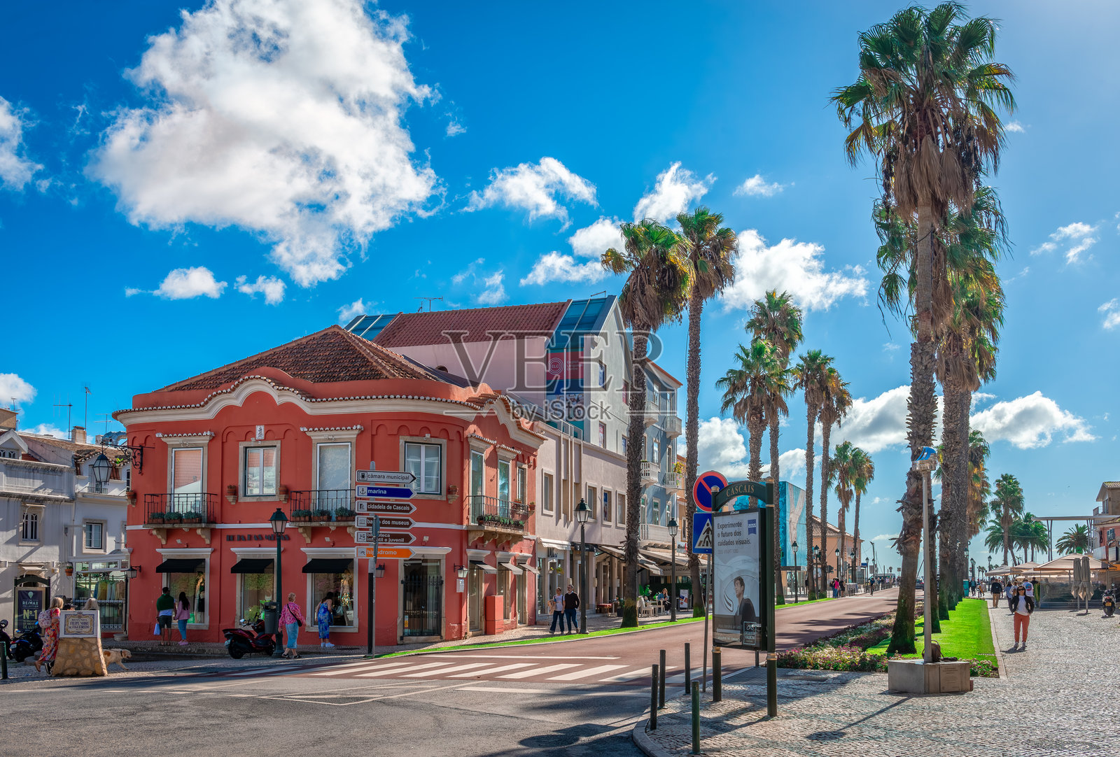 葡萄牙里维埃拉卡斯凯什市中心的阿拉梅达大战争战斗者大道照片摄影图片