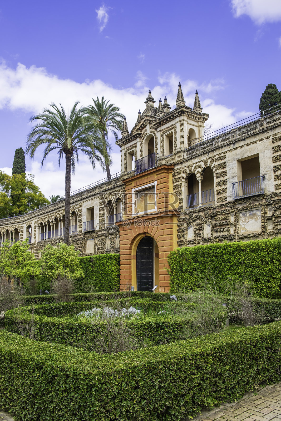 塞维利亚皇家阿尔卡萨尔的花园，西班牙最著名的城市纪念碑之一照片摄影图片