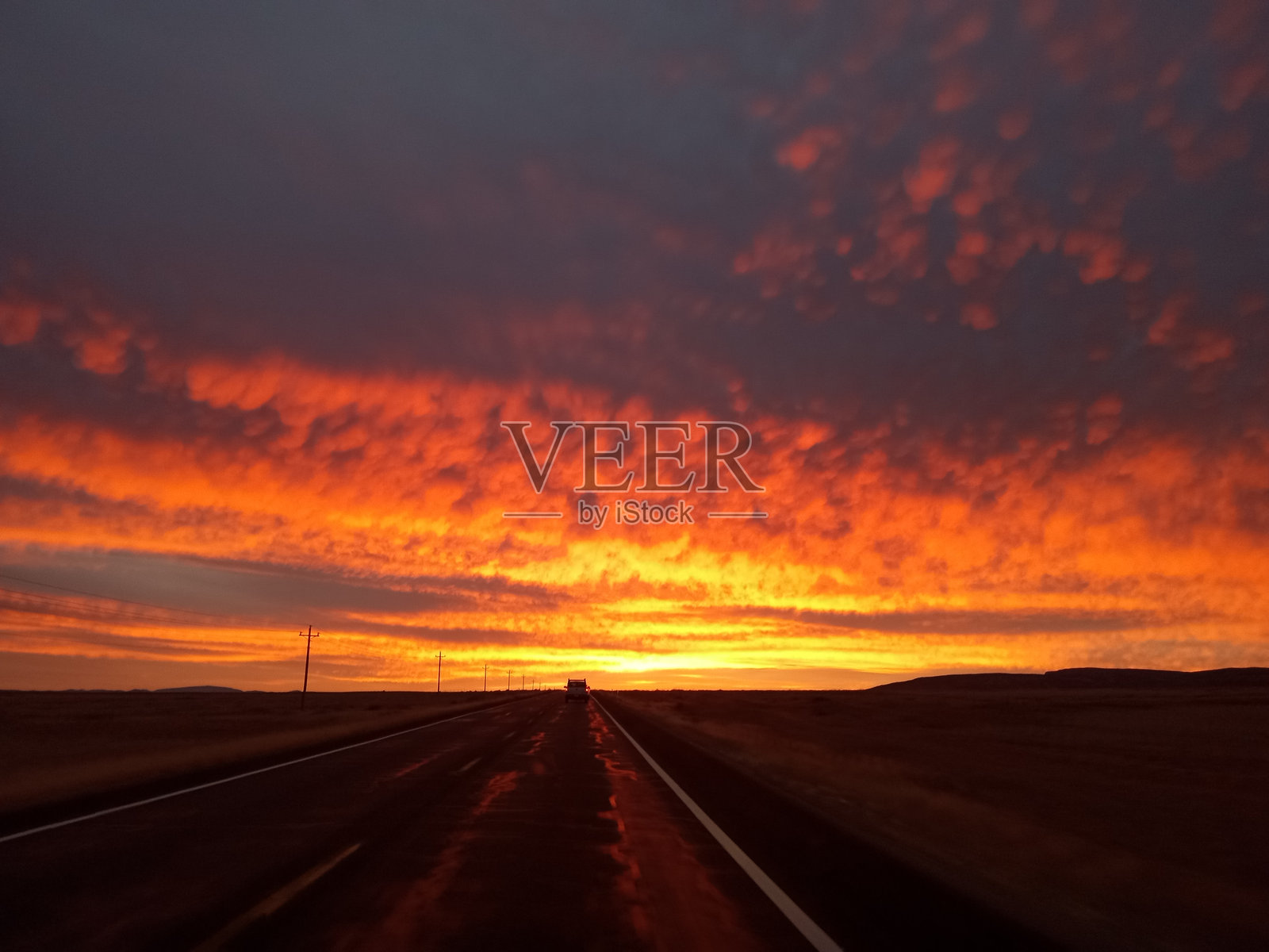 魔幻的沙漠日落照片摄影图片