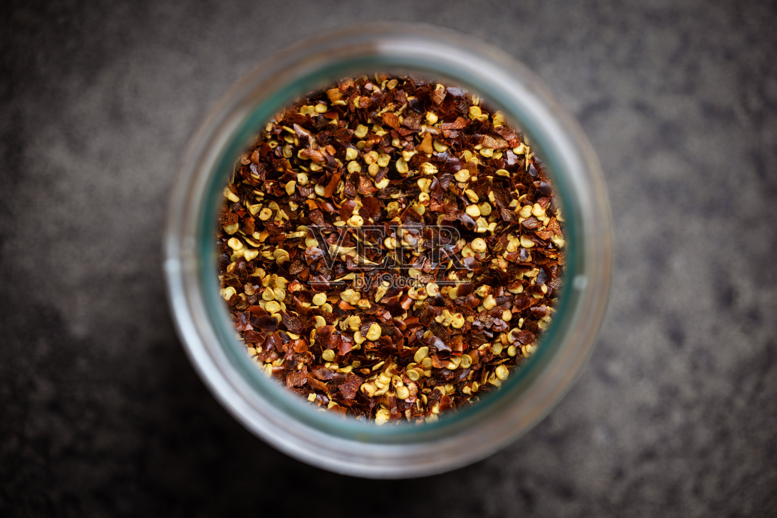 玻璃罐装红辣椒碎片照片摄影图片