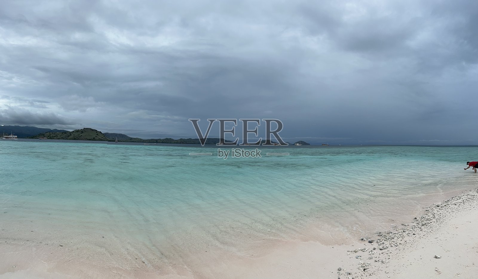 科莫多国家公园的粉色沙滩照片摄影图片