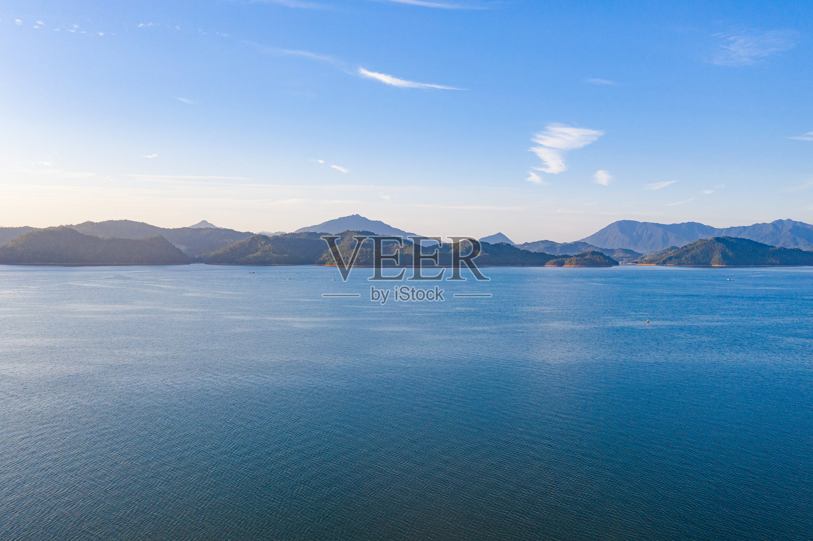 中国安徽省黄山市太平湖的秋季风景照片摄影图片