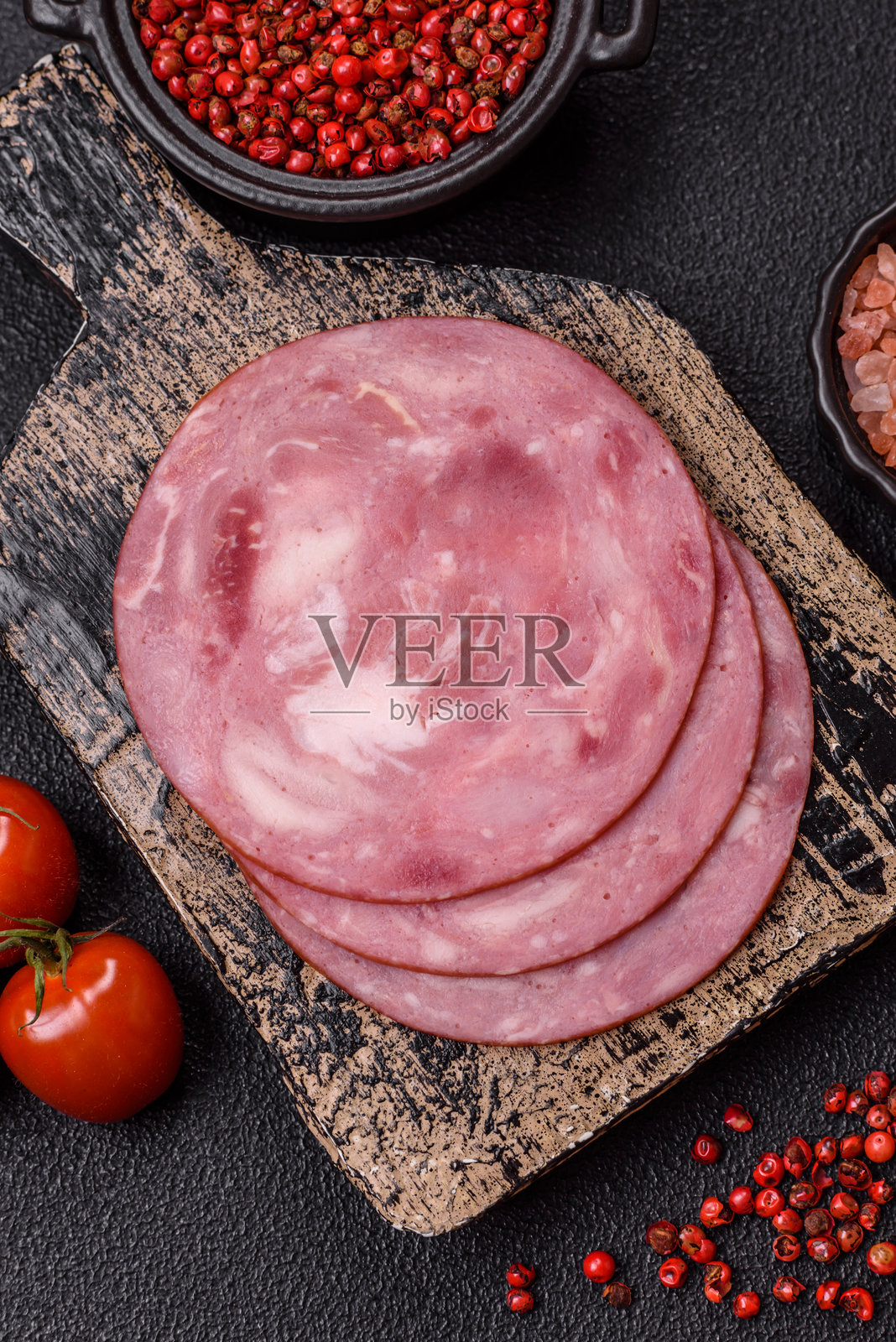 切成片的盐腌香料煮火腿照片摄影图片