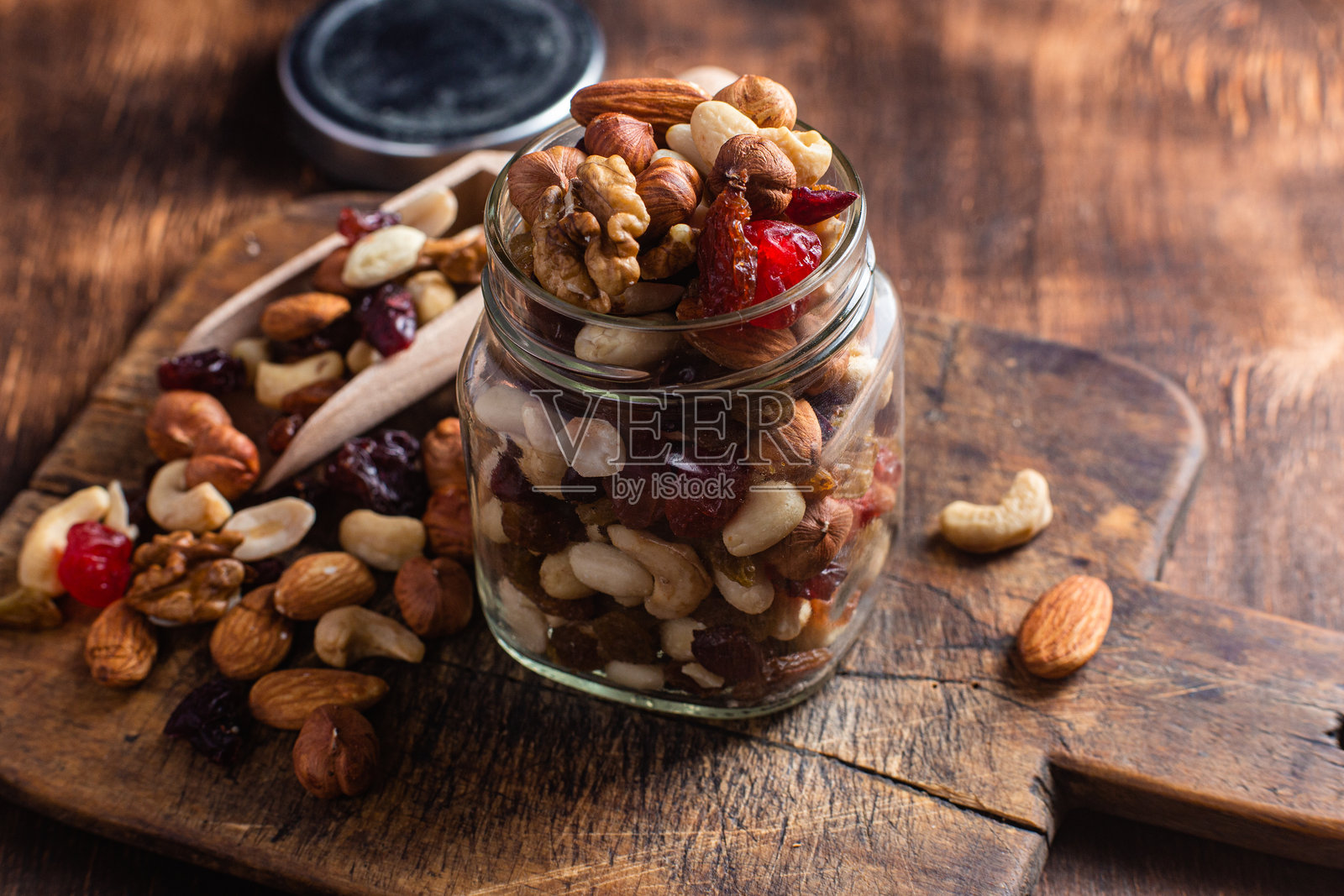 坚果和干果的特写混合。照片摄影图片