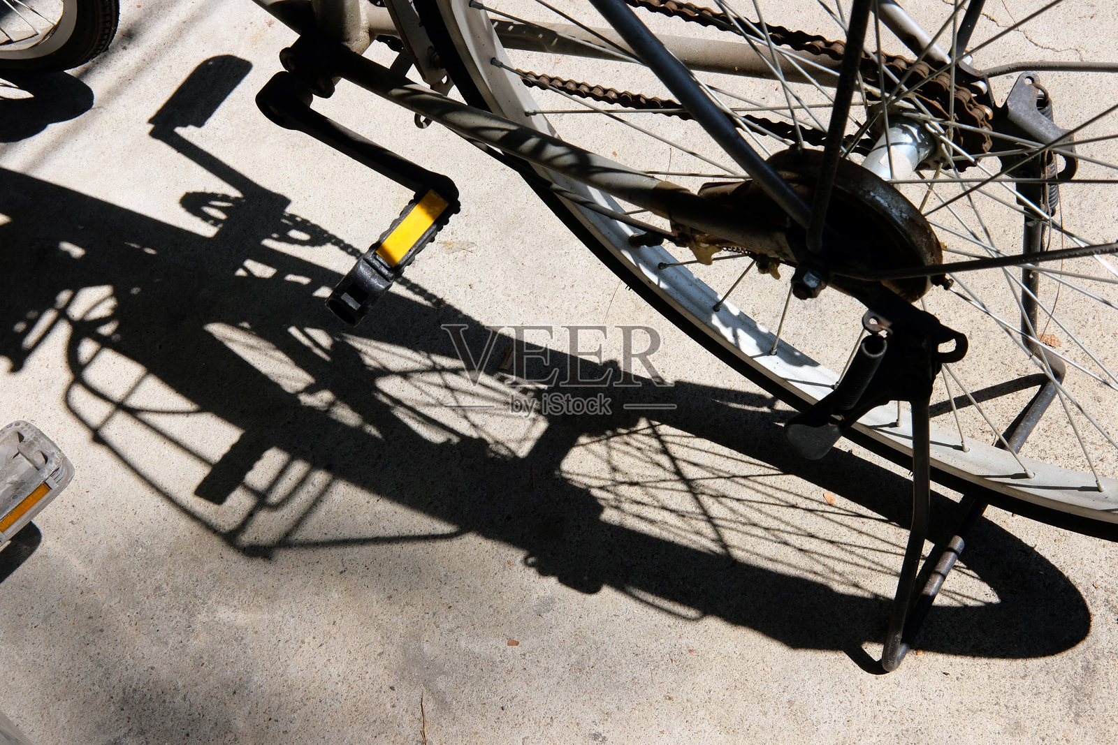 自行车的影子照片摄影图片