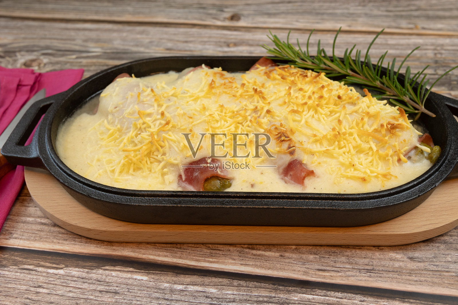 火腿焗菊苣特写盘景照片摄影图片