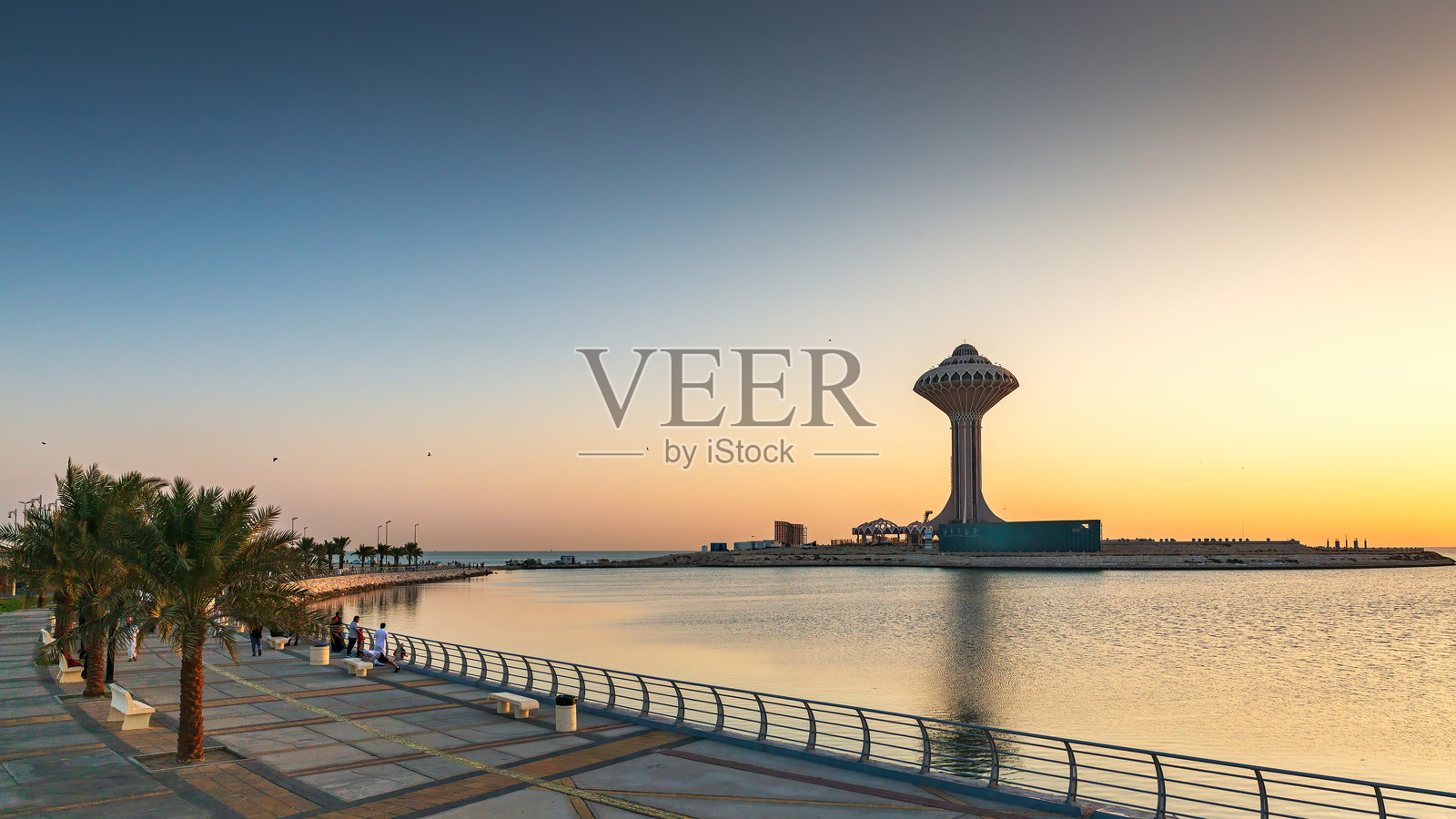 阿尔霍巴尔海滨的美妙早晨景色。如果您在阿尔霍巴尔寻找一个放松的地方来享受大自然和新鲜空气，您可能想要参观阿尔霍巴尔公园。2024年11月10日，沙特阿拉伯霍巴尔。照片摄影图片