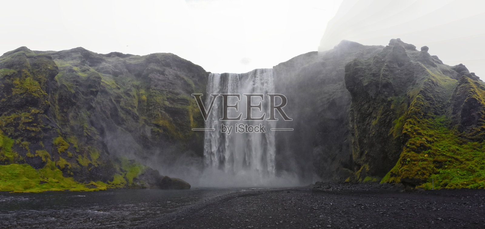 斯科加瀑布，2024年夏季，位于冰岛南海岸的环路斯科加尔。照片摄影图片