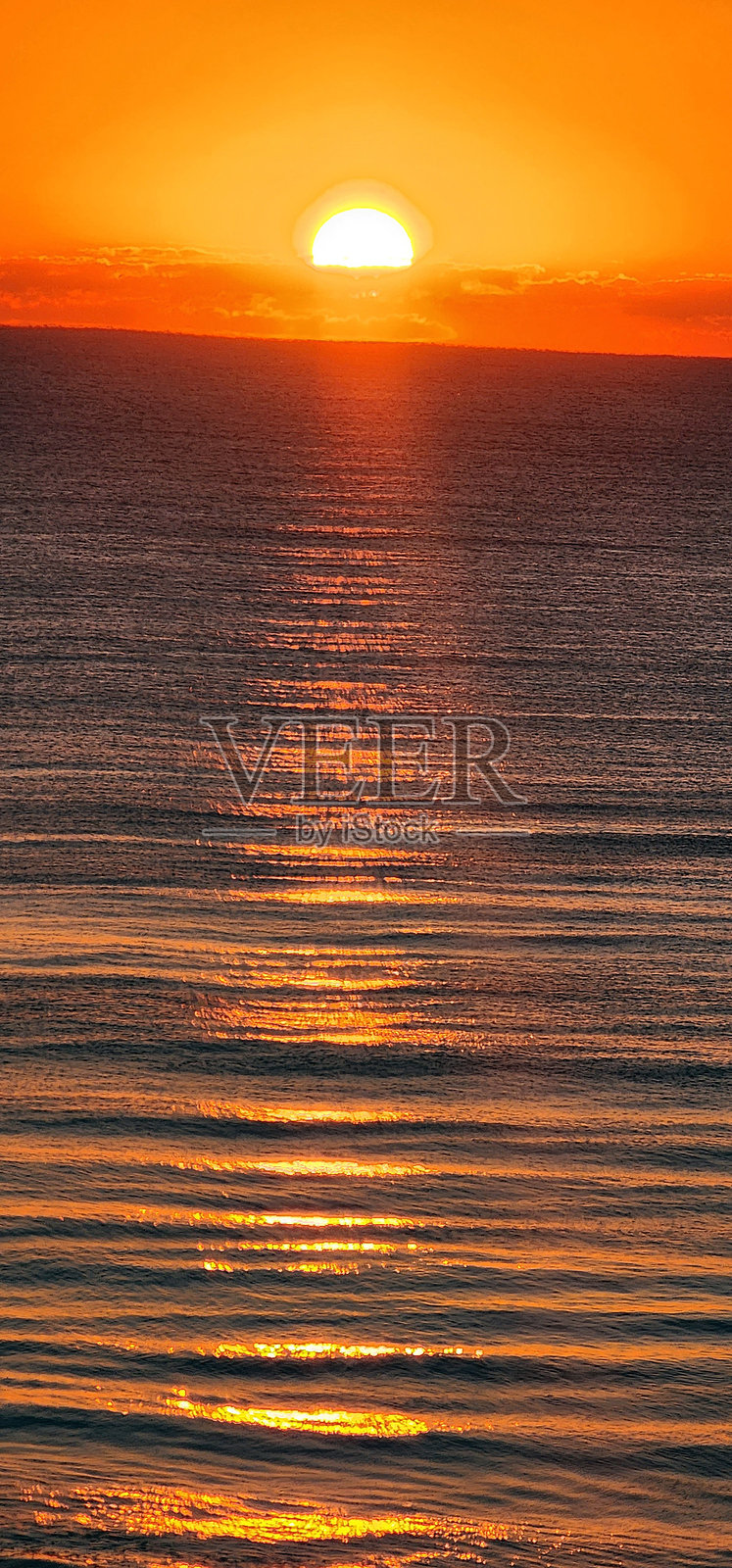 太阳升起了照片摄影图片