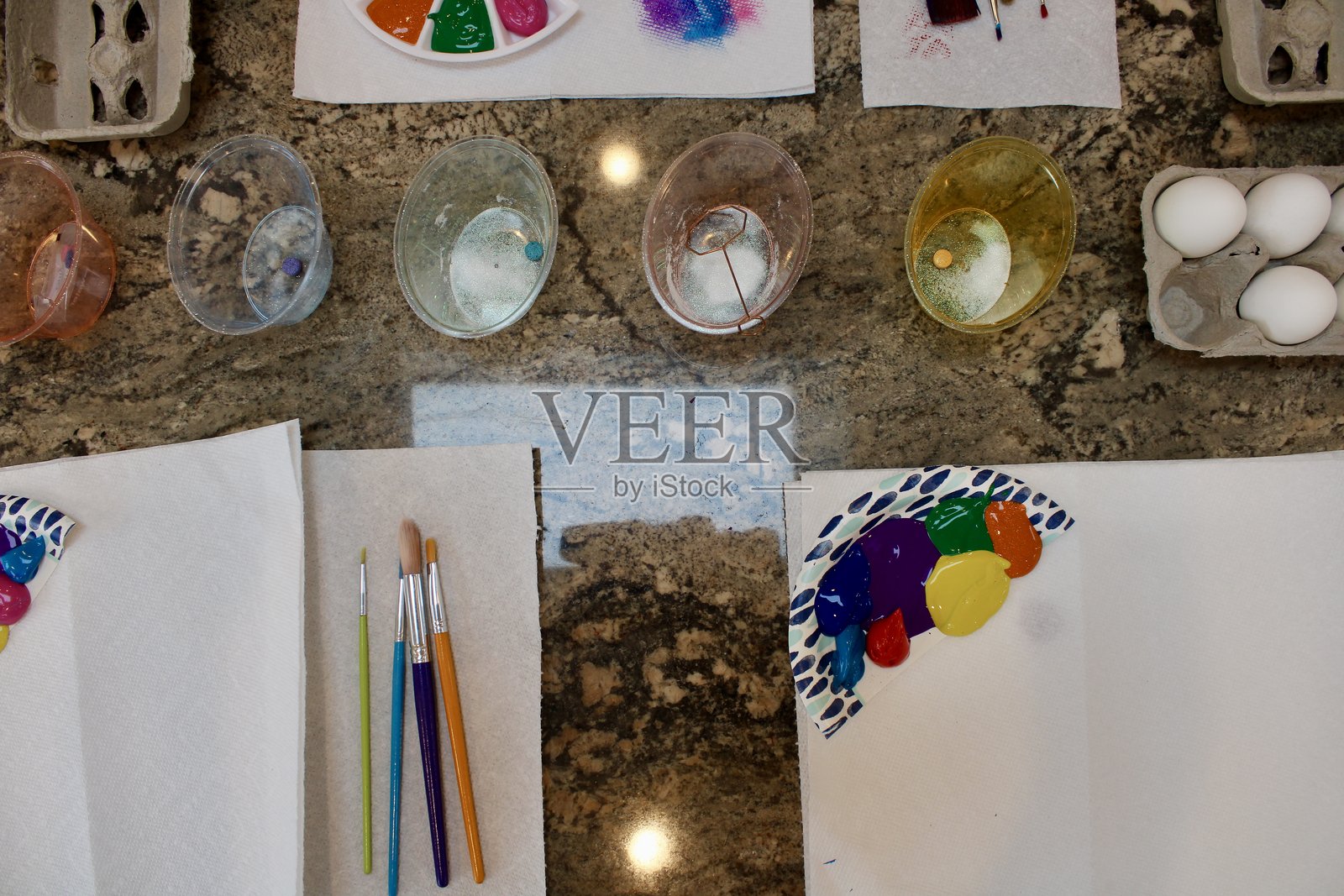 绘制复活节彩蛋照片摄影图片