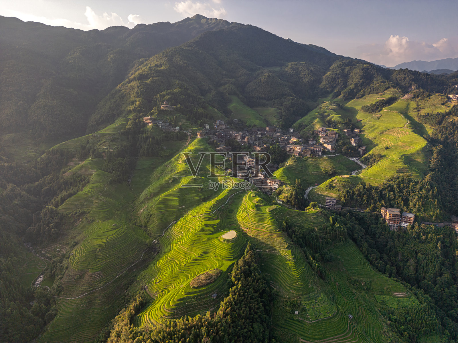 中国广西省龙脊梯田的无人机视角照片摄影图片