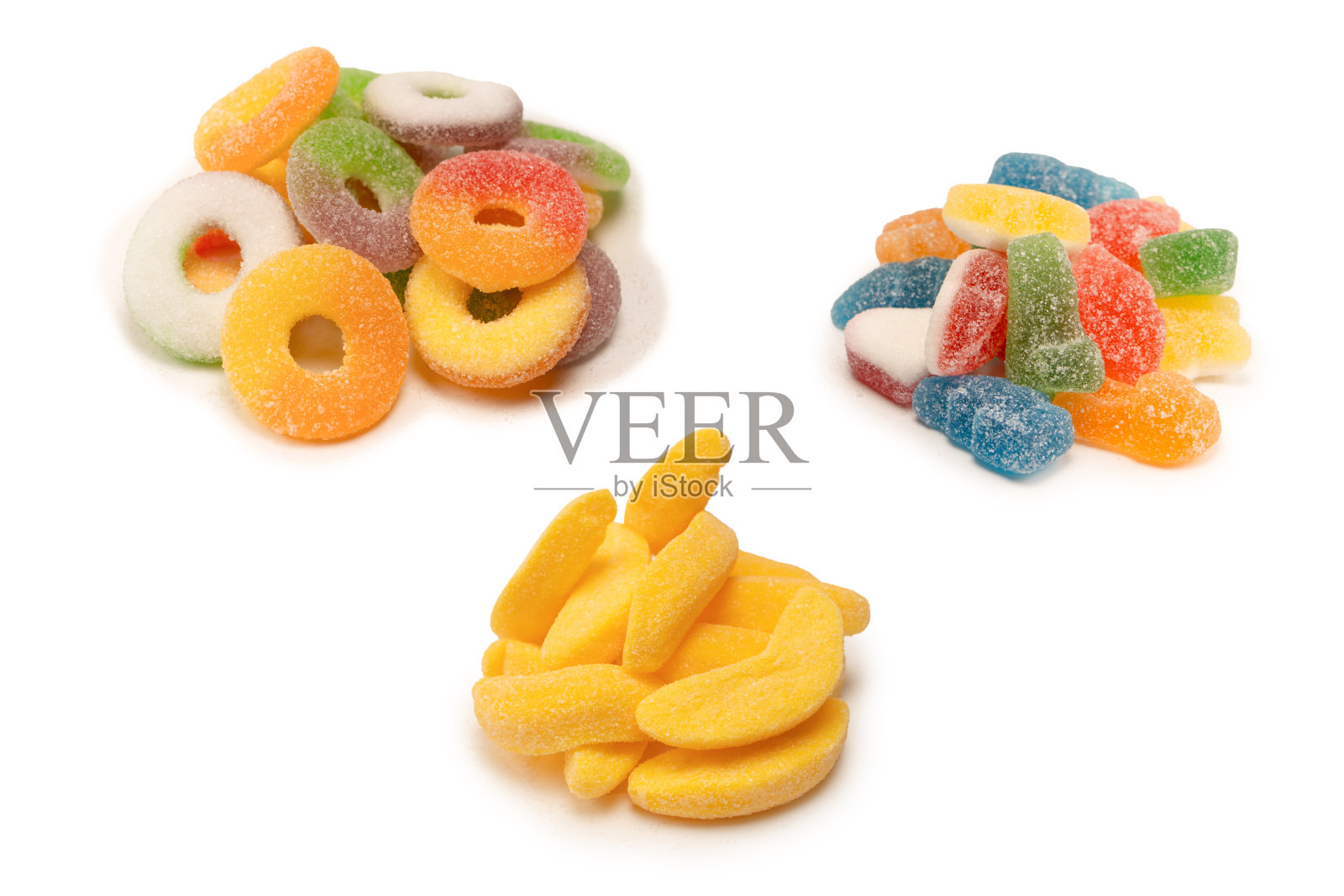 多汁的彩色果冻香蕉糖果，孤立在白色背景上。照片摄影图片