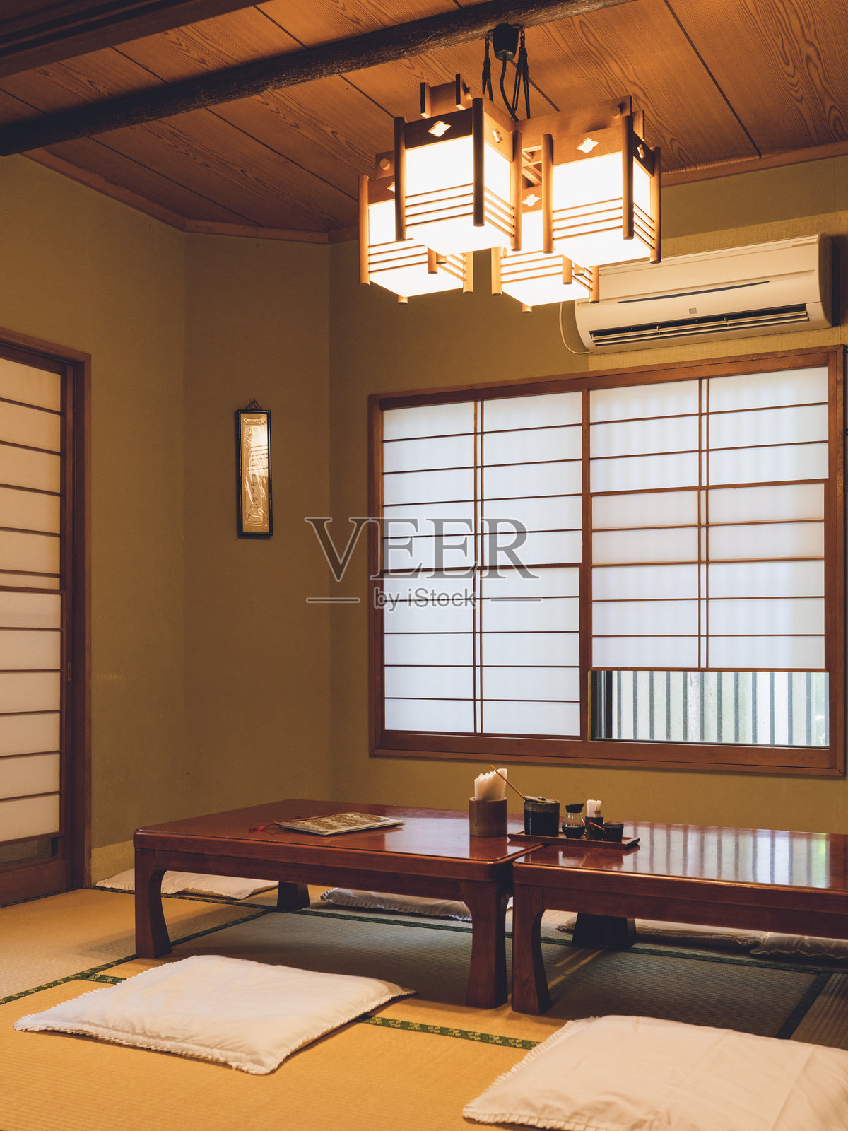 传统日本室内氛围，榻榻米地板照片摄影图片