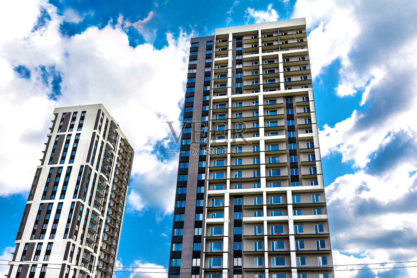 新城区正在建设的住宅楼。照片摄影图片