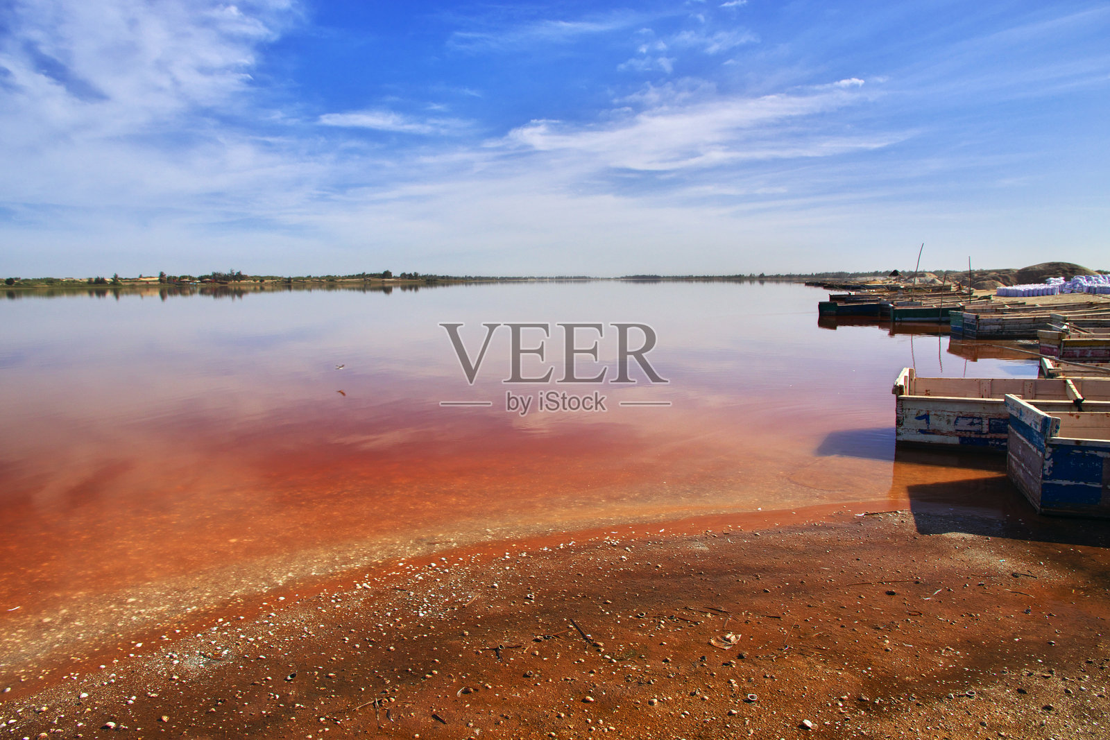 塞内加尔达喀尔附近的玫瑰湖，西非照片摄影图片