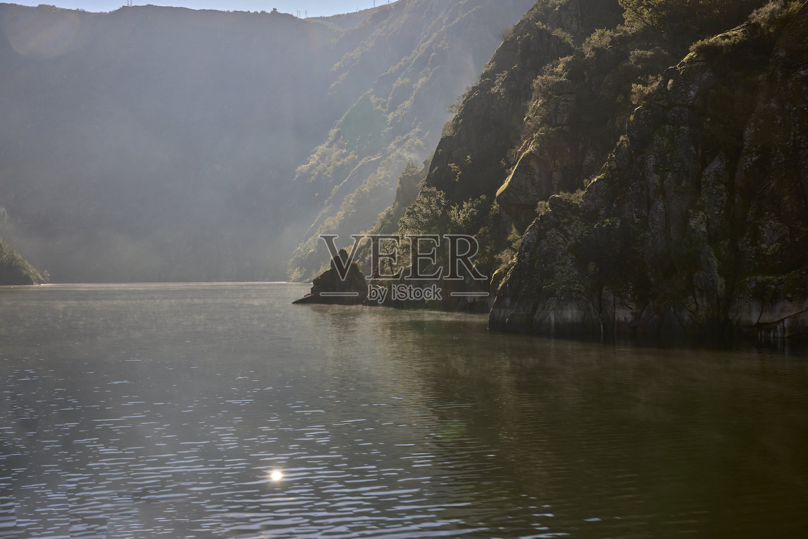 西尔河峡谷。照片摄影图片