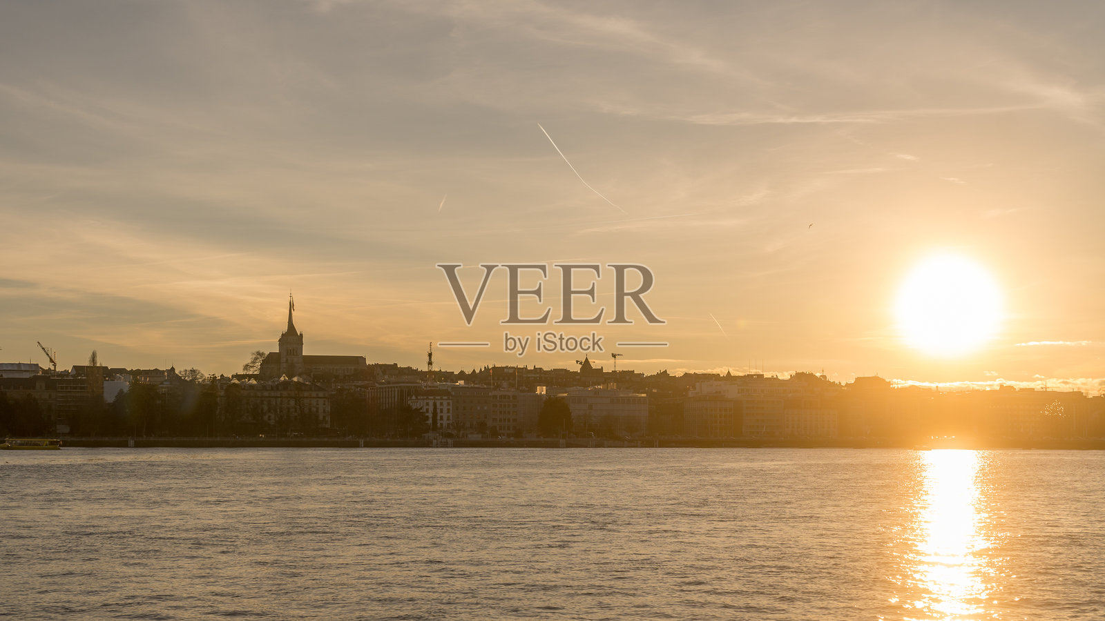 日内瓦湖畔的日落照片摄影图片