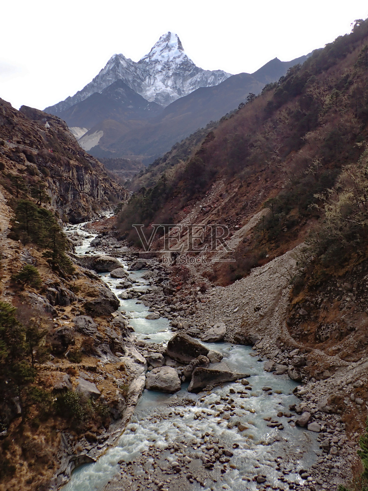 阿玛达布朗峰与山谷照片摄影图片