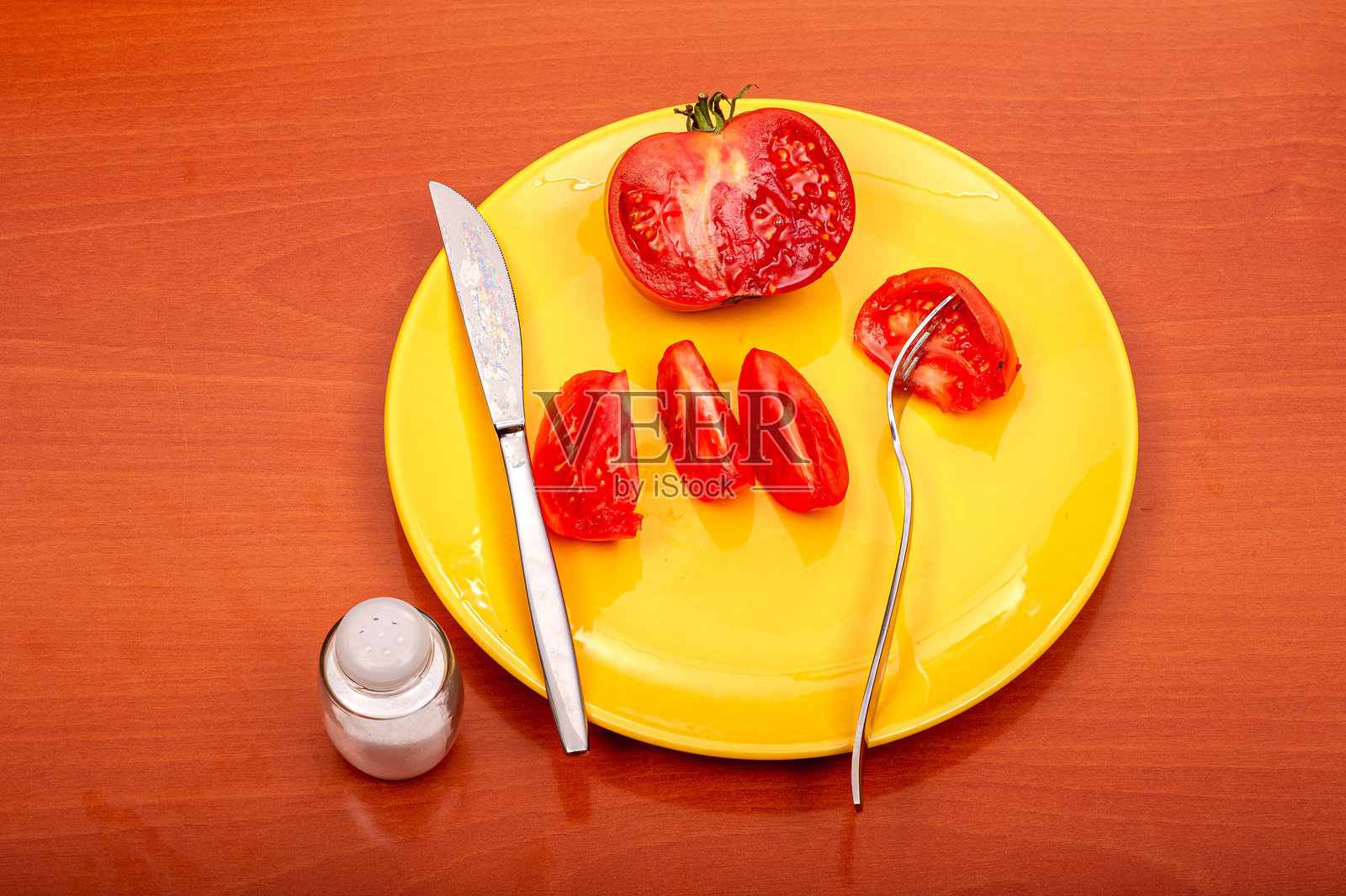 成熟的田园番茄切片照片摄影图片