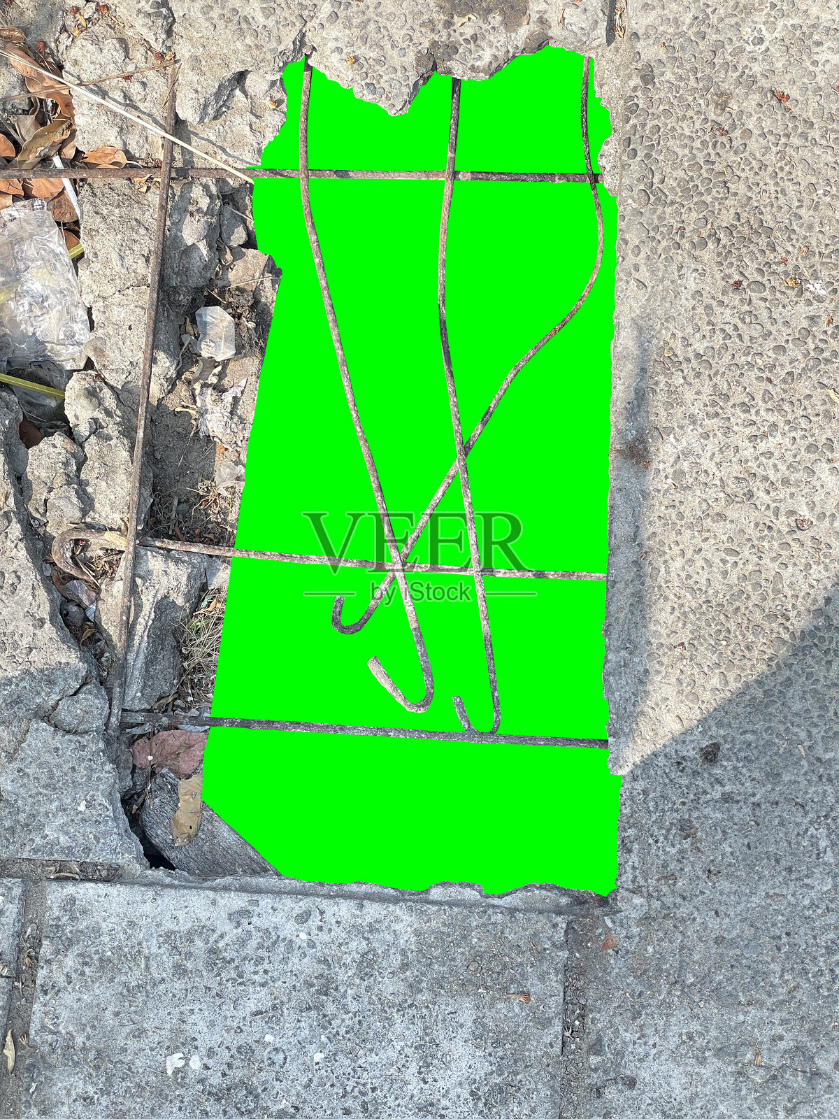 破损的混凝土与孔洞绿色屏幕照片摄影图片