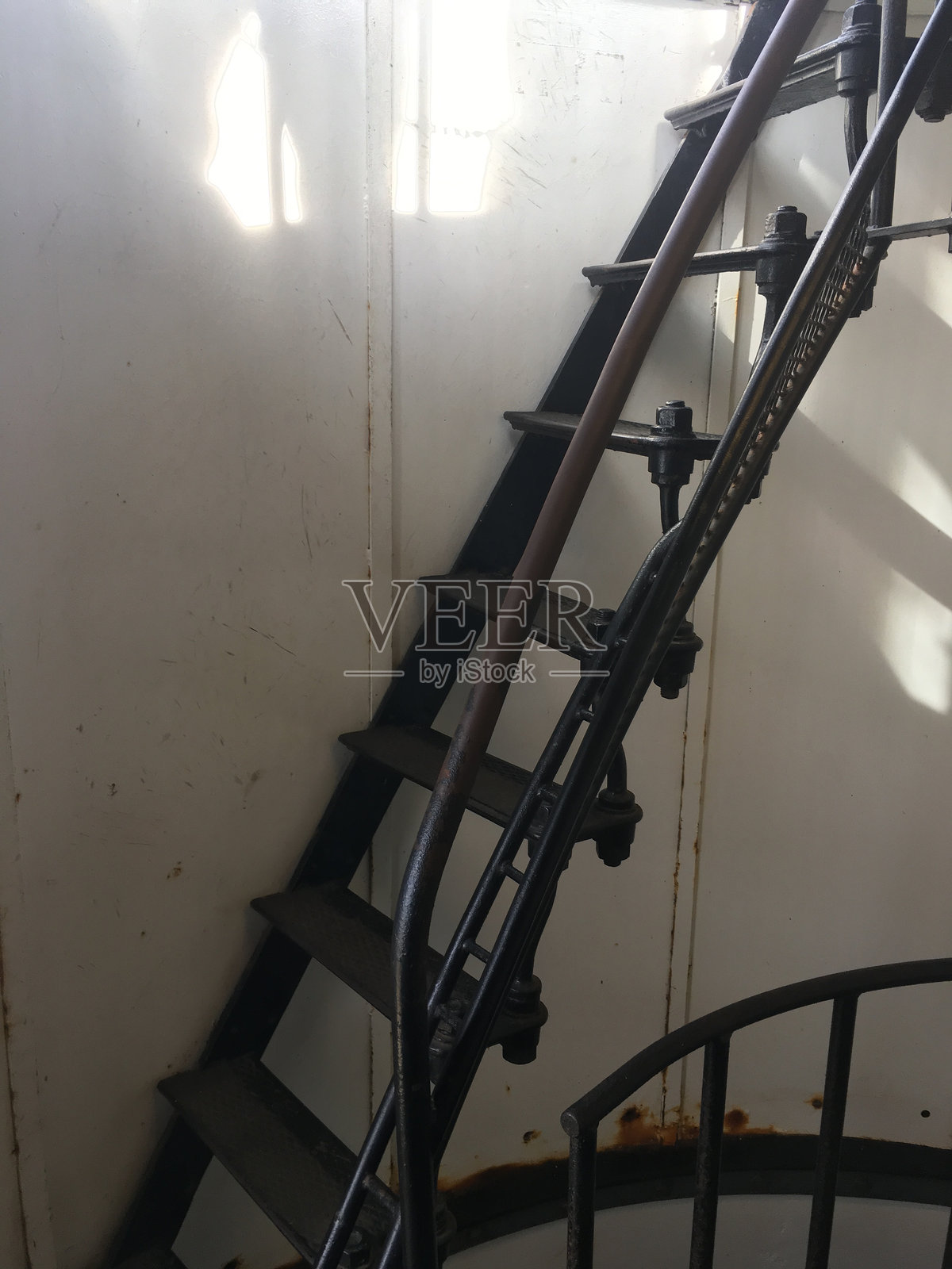 工业螺旋楼梯照片摄影图片