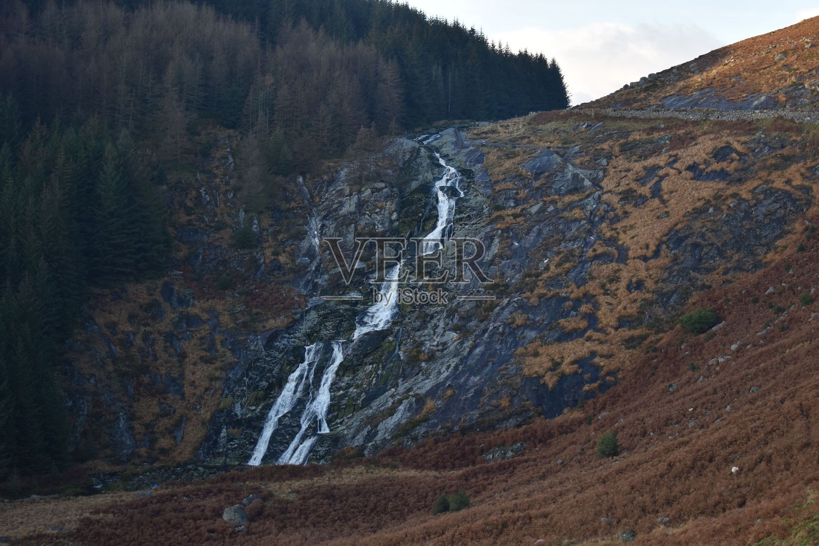 爱尔兰威克洛郡的格伦麦克纳斯瀑布风景如画照片摄影图片