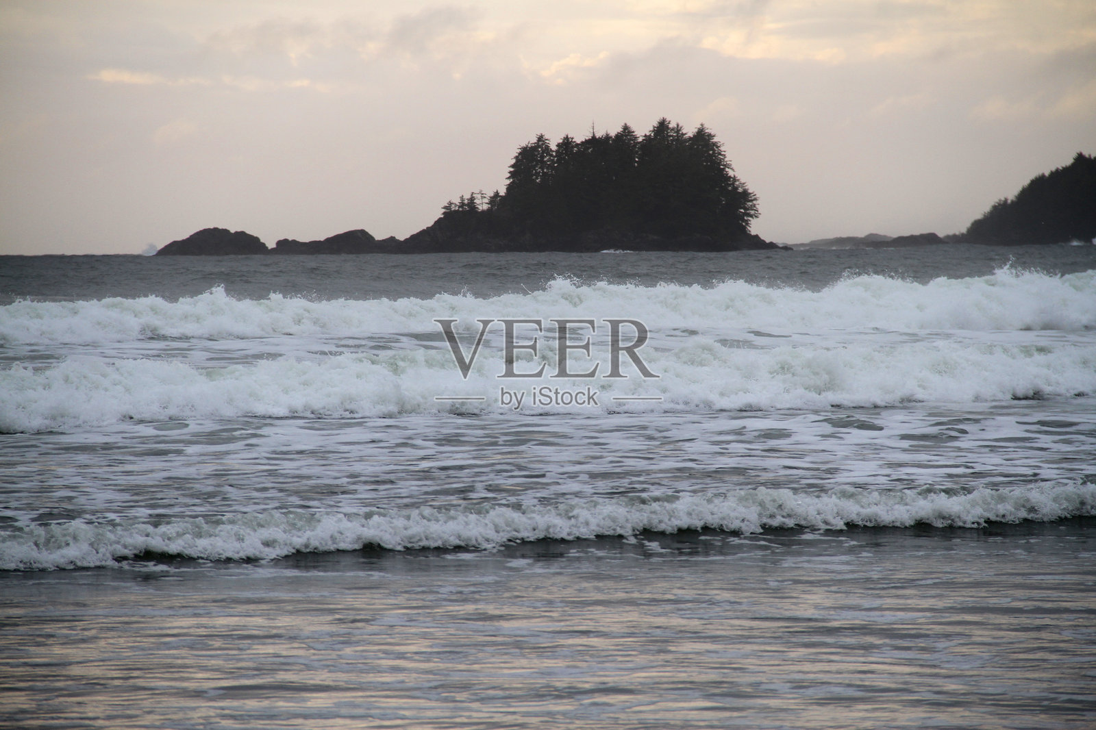 在太平洋上照片摄影图片