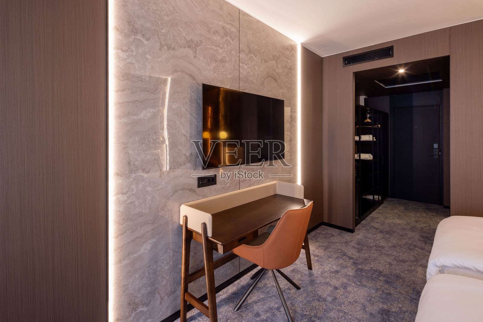 酒店房间内部，工作桌区域照片摄影图片