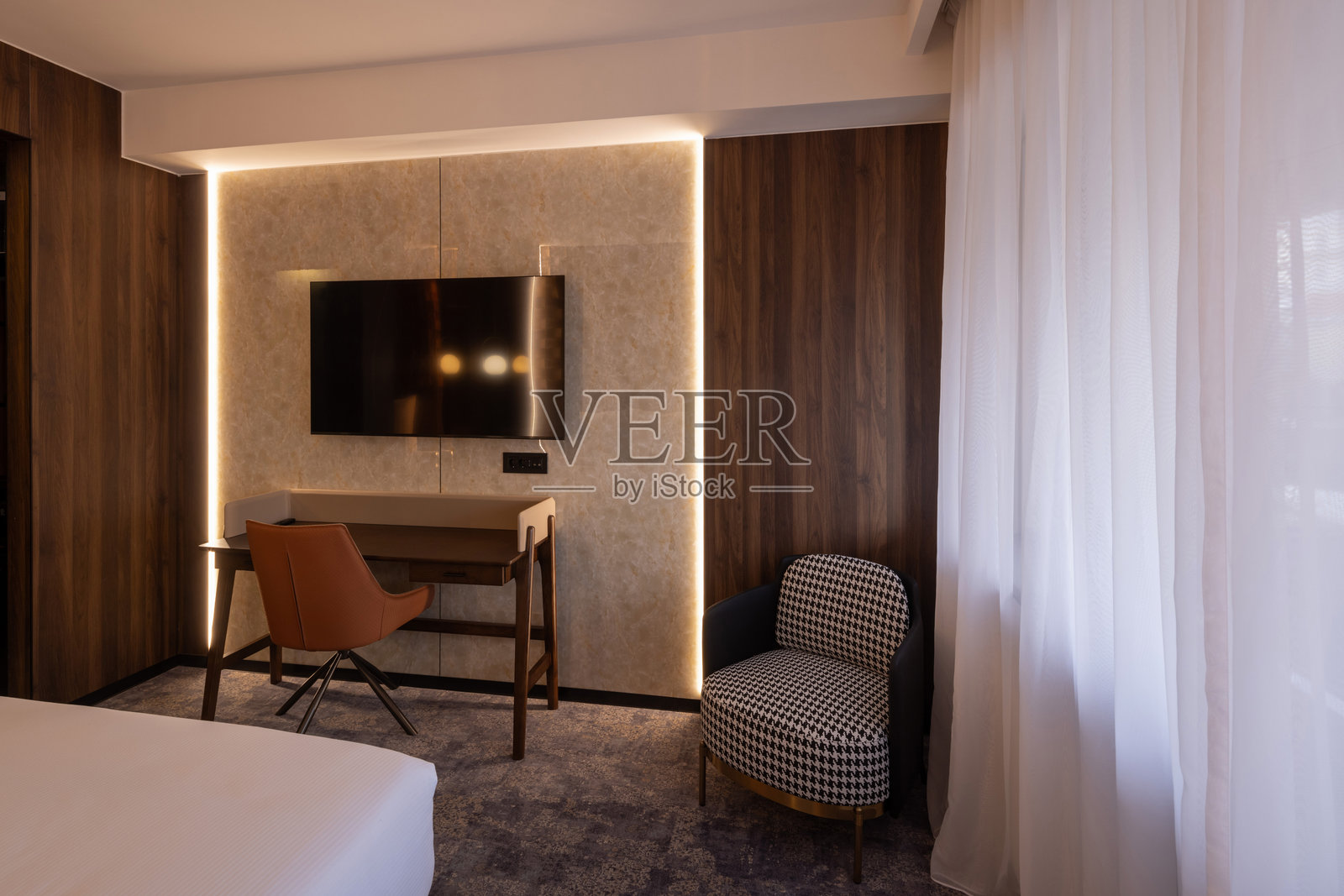 酒店房间内部，工作桌区域照片摄影图片