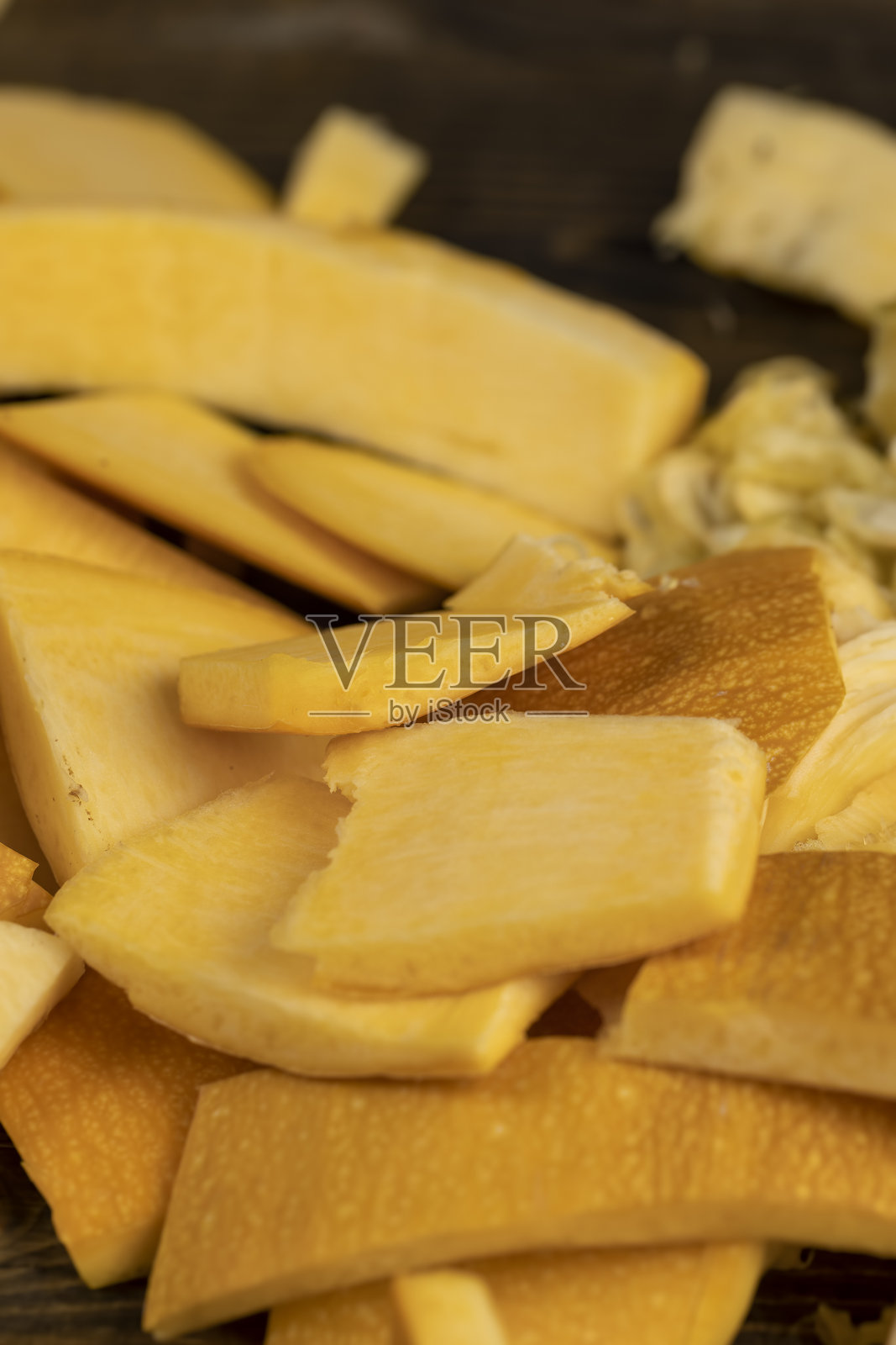 橙色南瓜切成块以便烹饪的细节照片摄影图片