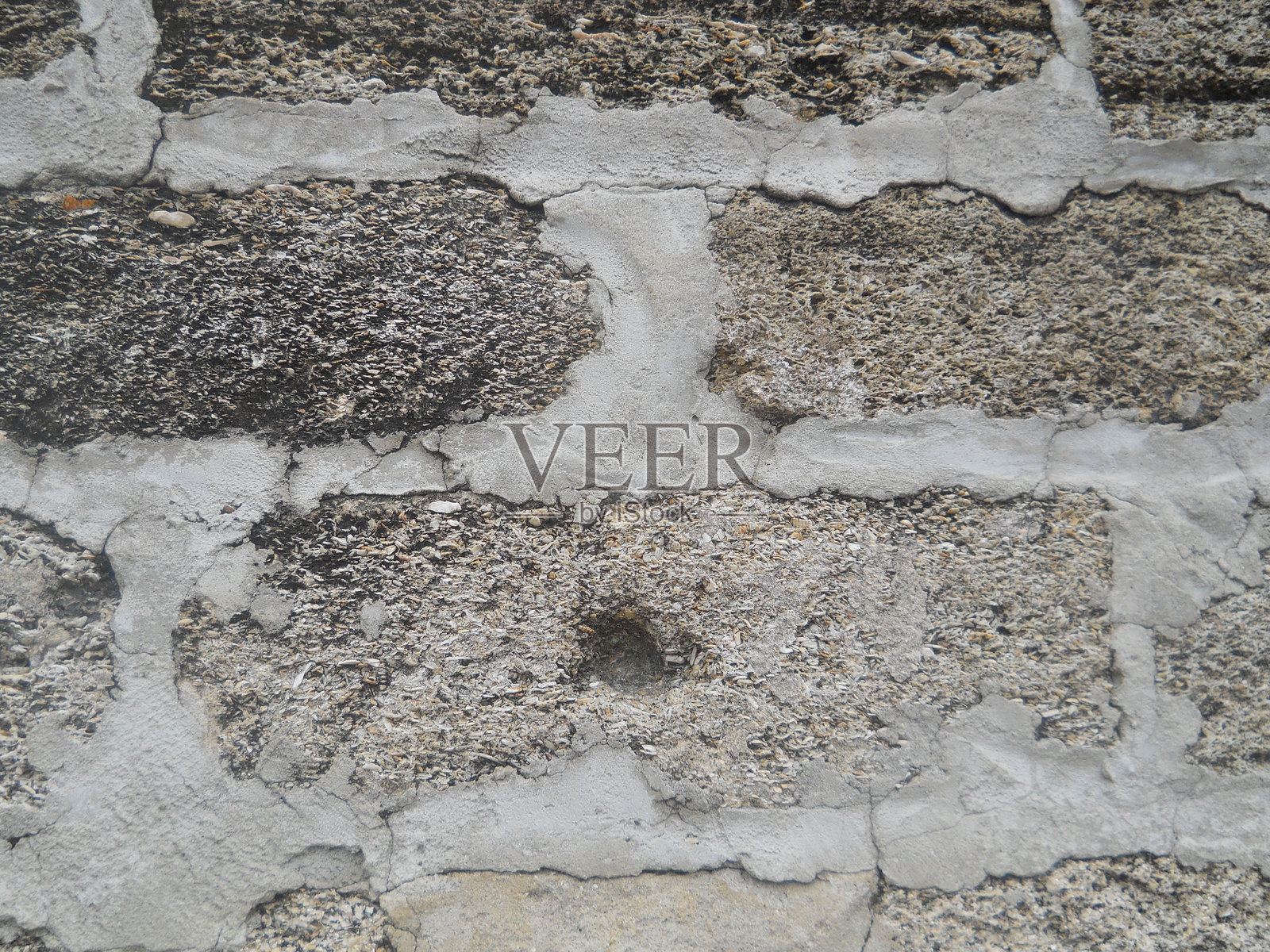 浅色砖墙上有火枪弹孔的背景照片摄影图片