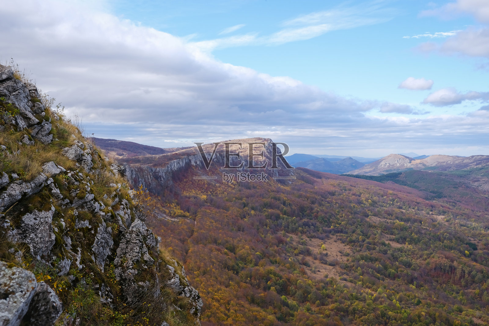 塞尔维亚维德利茨山的帕拉穆尼卡峰的美丽景色照片摄影图片