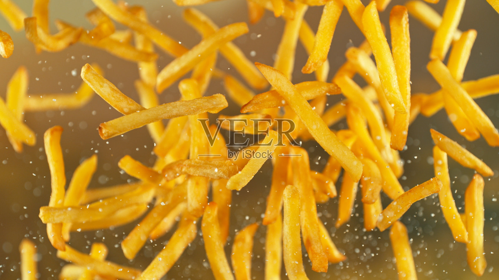 飞翔的薯条动态冻结照片摄影图片