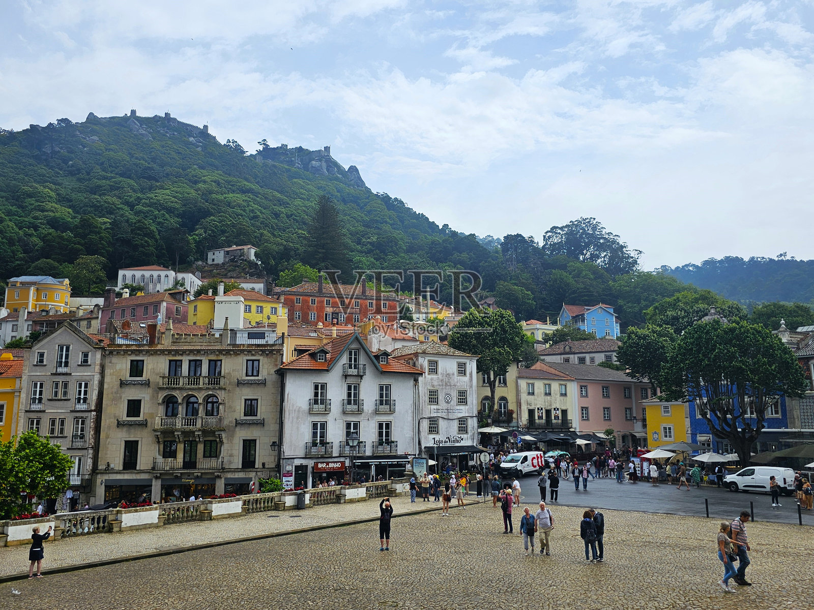 辛特拉迷人的市镇广场与生动的建筑照片摄影图片