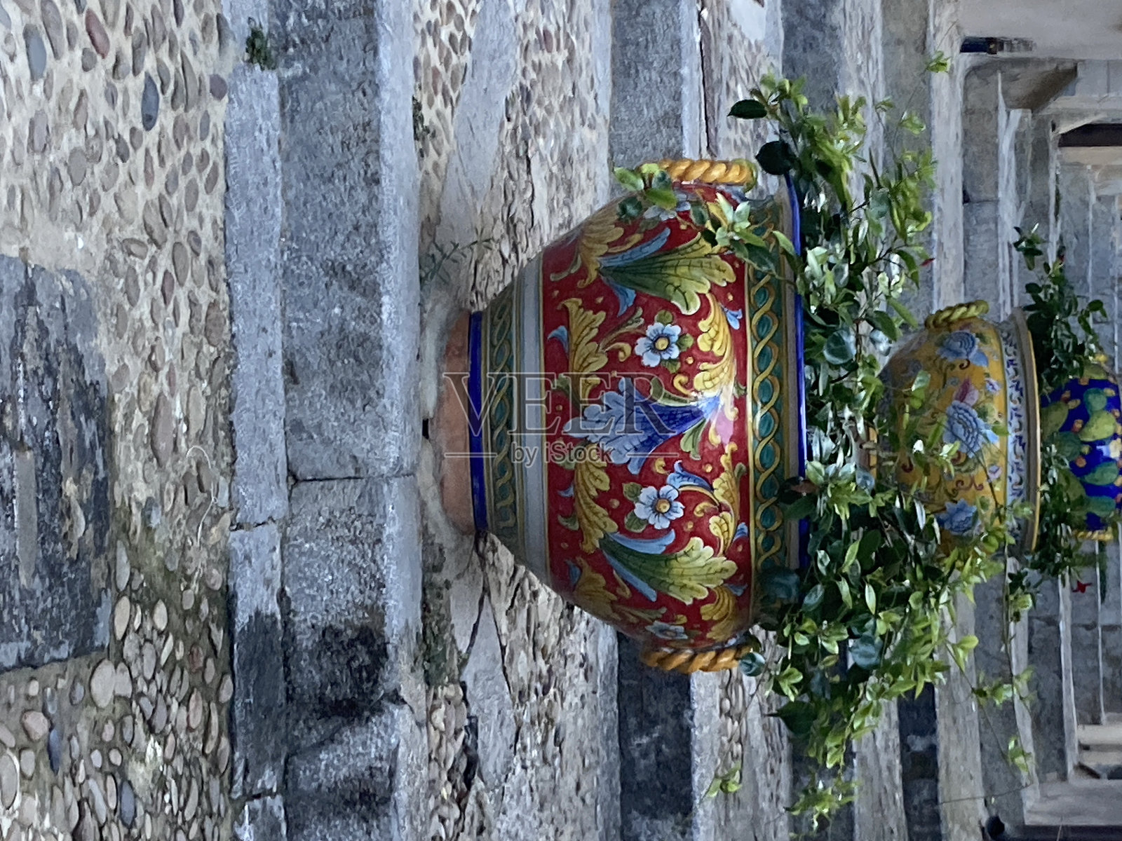 意大利西西里岛切法卢历史中心台阶上的意大利陶瓷照片摄影图片