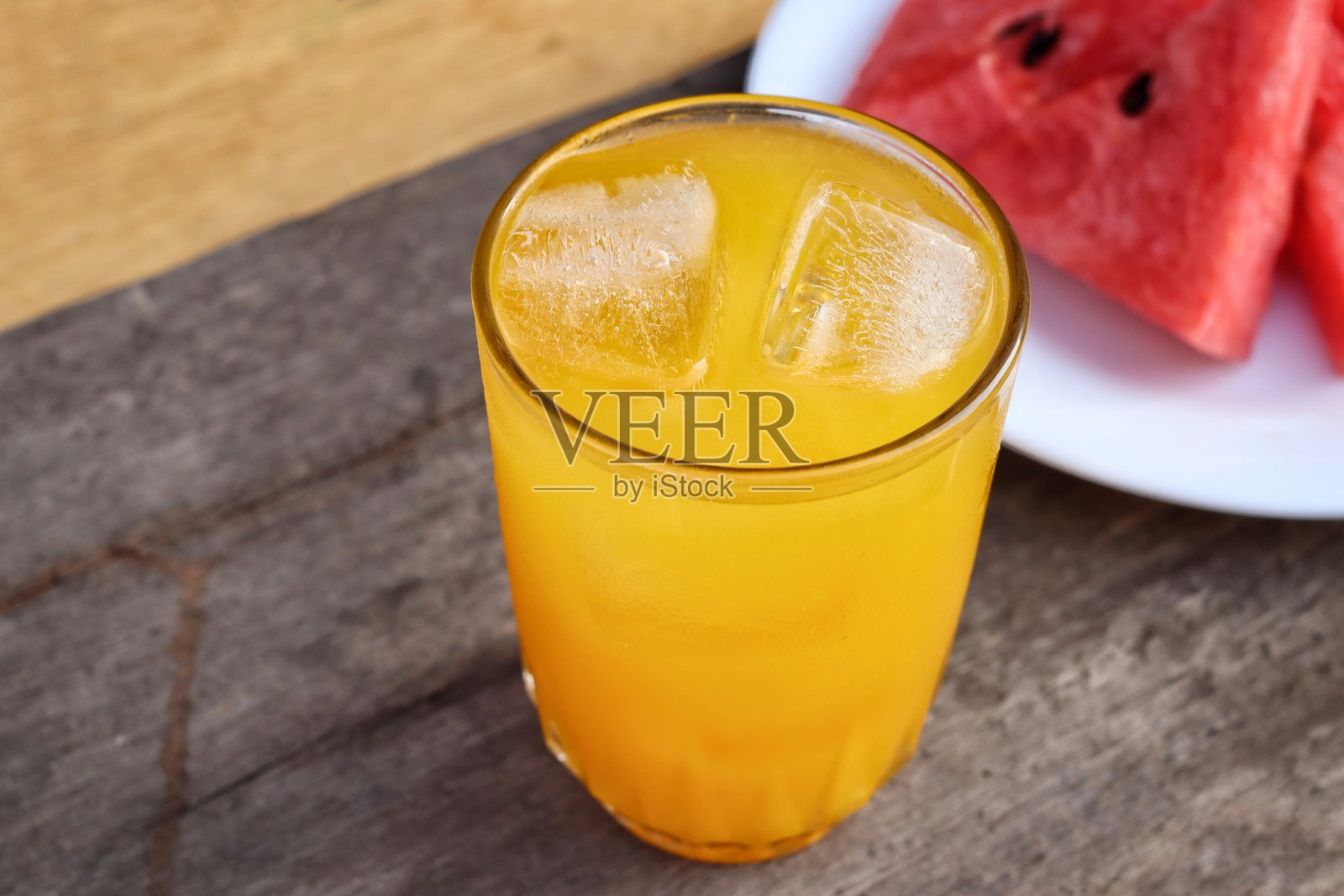 橙汁夏季饮品，健康的西瓜照片摄影图片