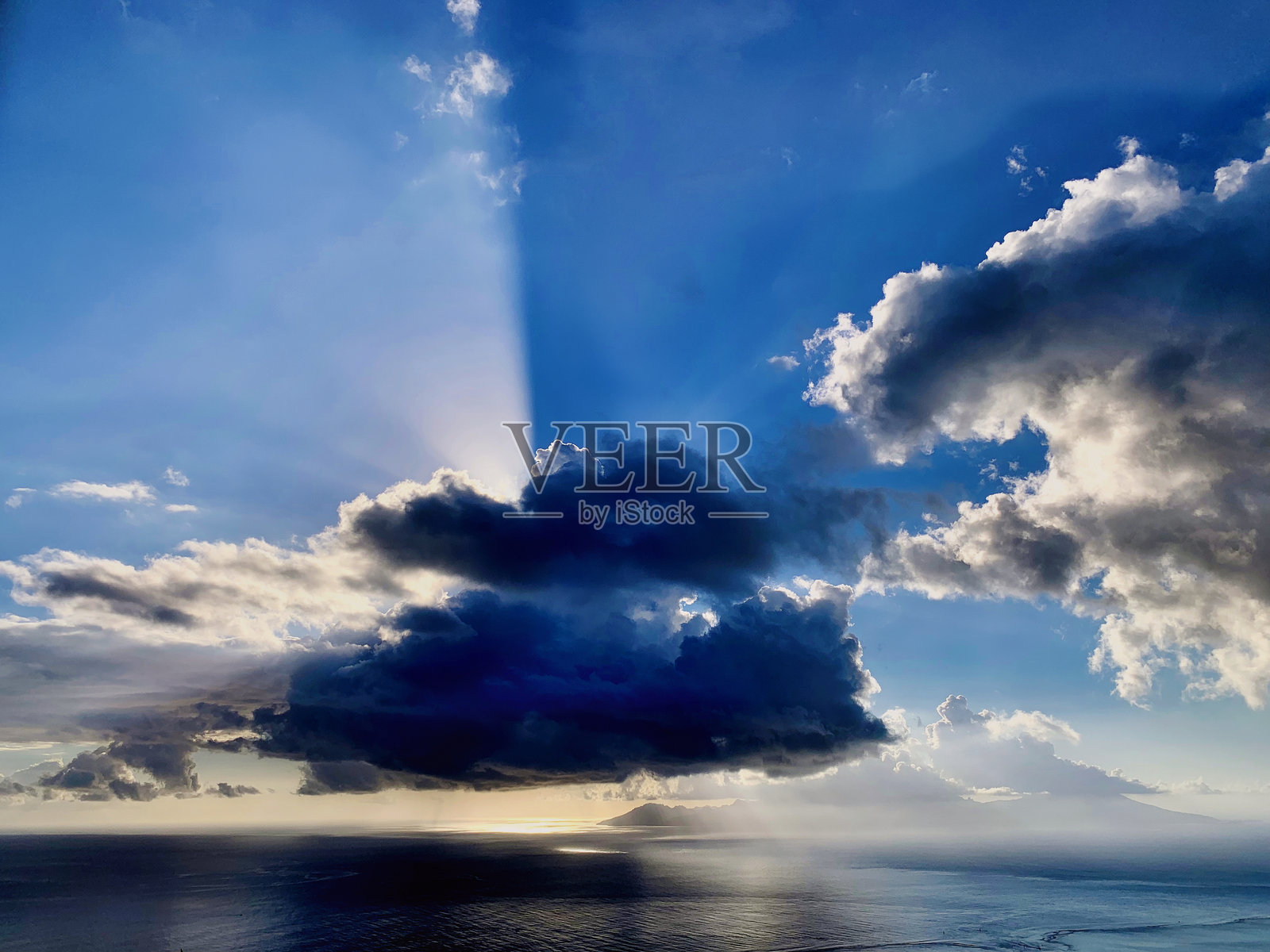 摩雷阿岛的云彩光影游戏照片摄影图片