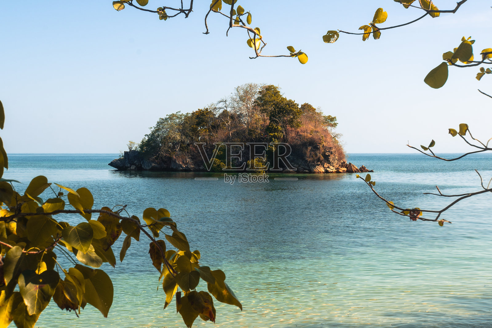 印度尼西亚东努沙登加拉省弗洛勒斯岛西芒加赖县博伦的朗科洞穴景观照片摄影图片