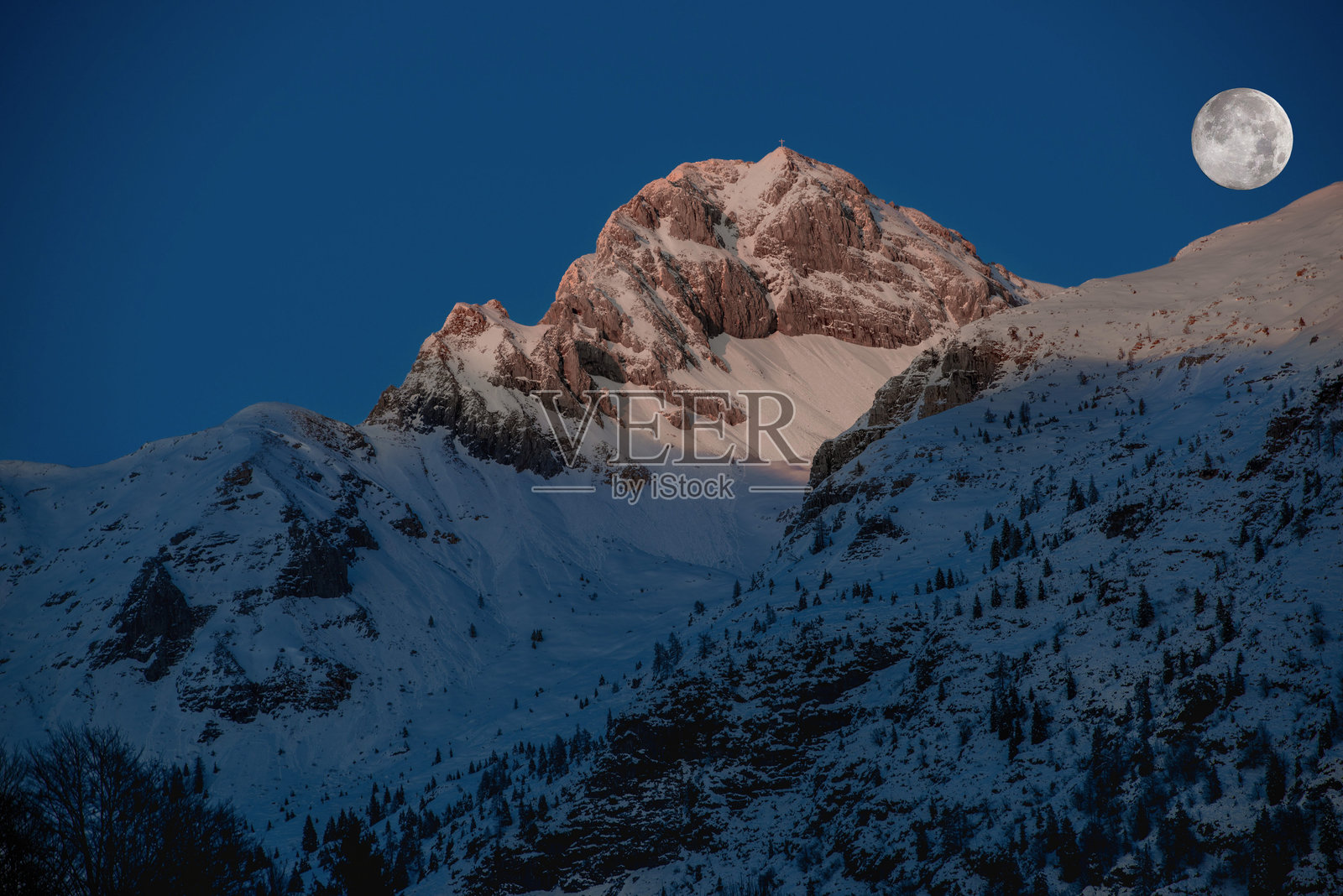 雪山顶照片摄影图片