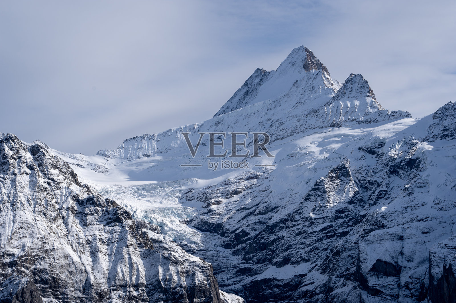 阿尔卑斯山脉风景。西欧 - 瑞士照片摄影图片