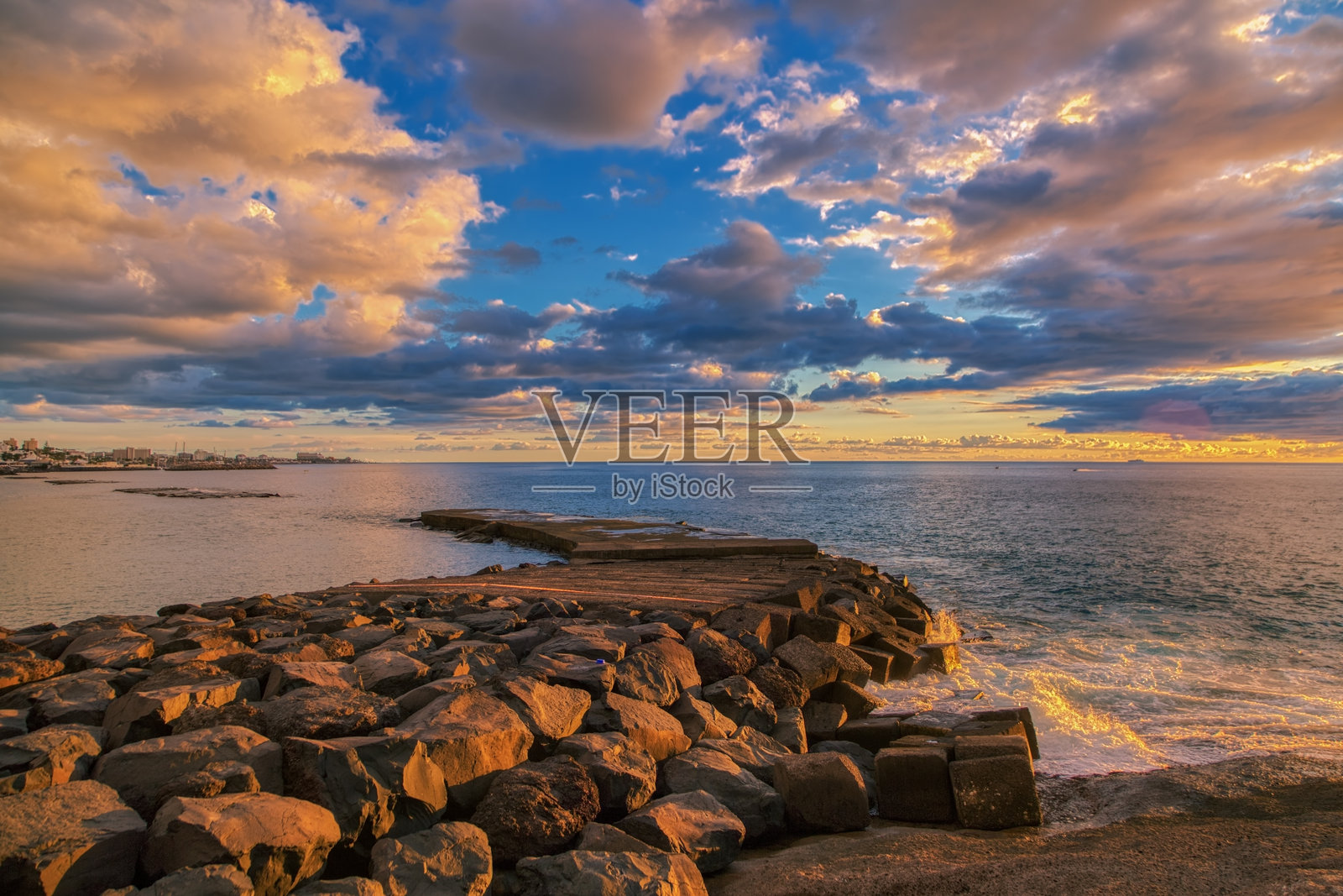 岩石上的日落照片摄影图片