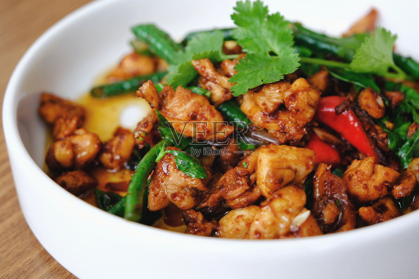 美味的泰式脆皮鸡肉菜肴特写镜头照片摄影图片