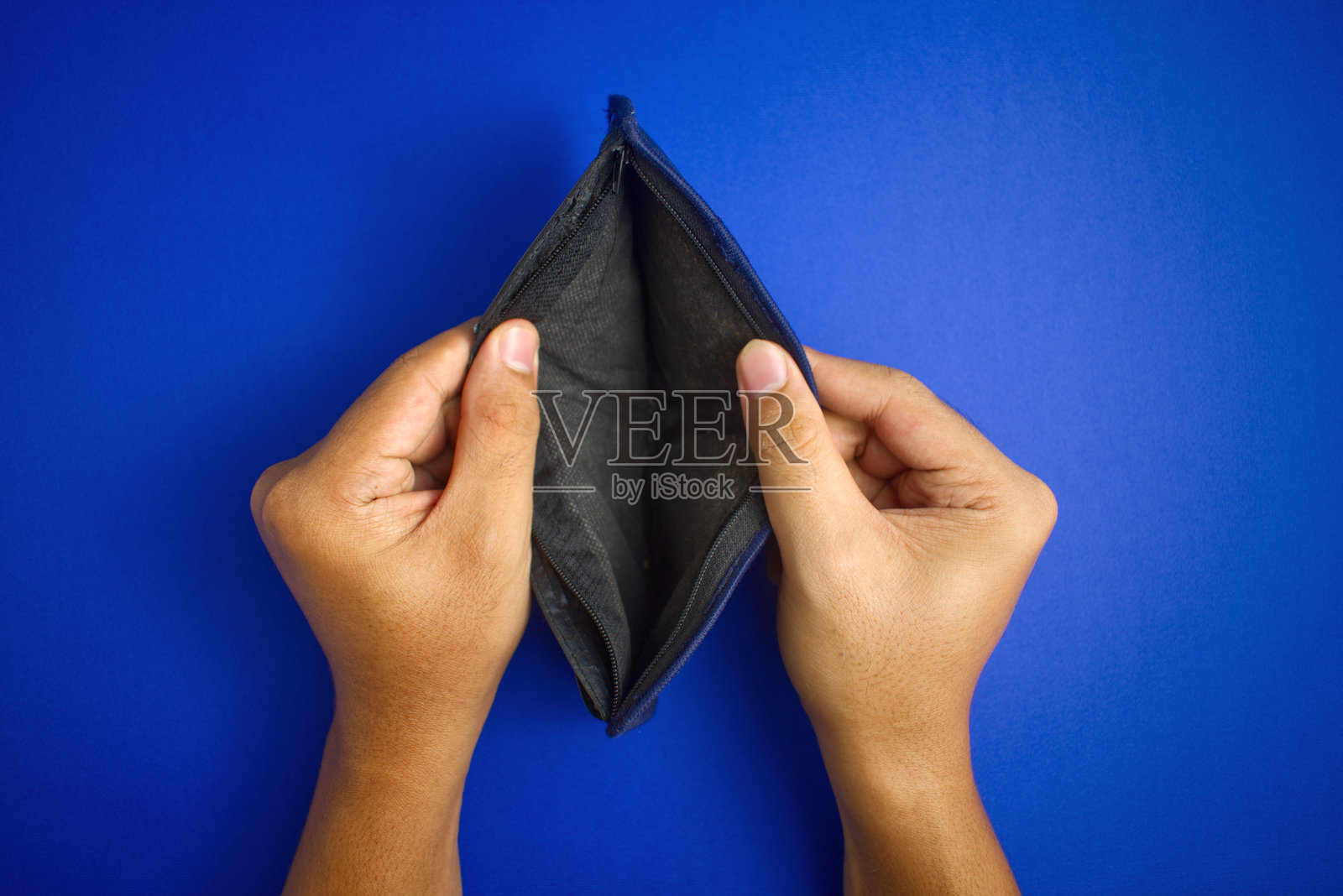 打开空钱包照片摄影图片