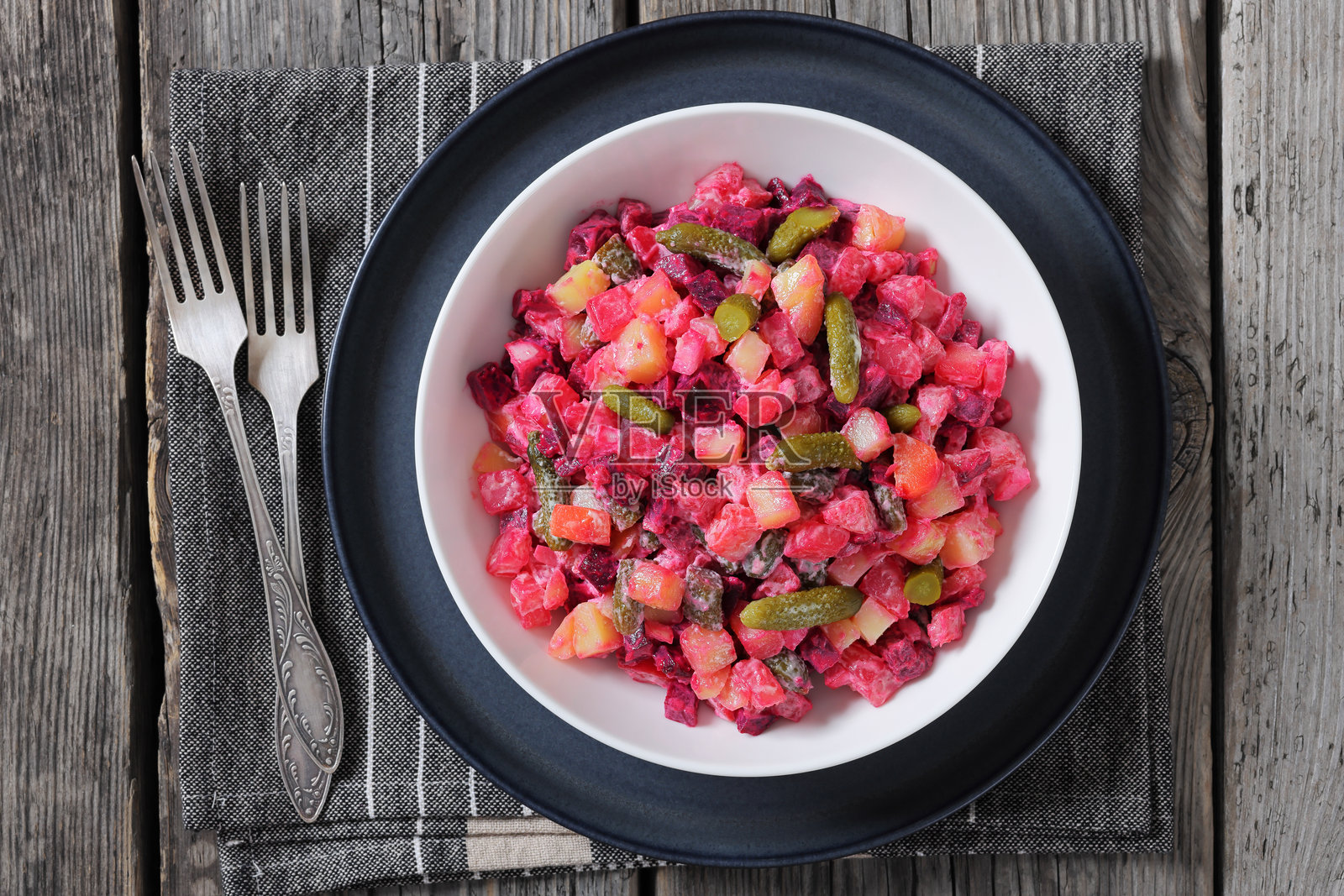 芬兰圣诞节节日沙拉在碗中照片摄影图片